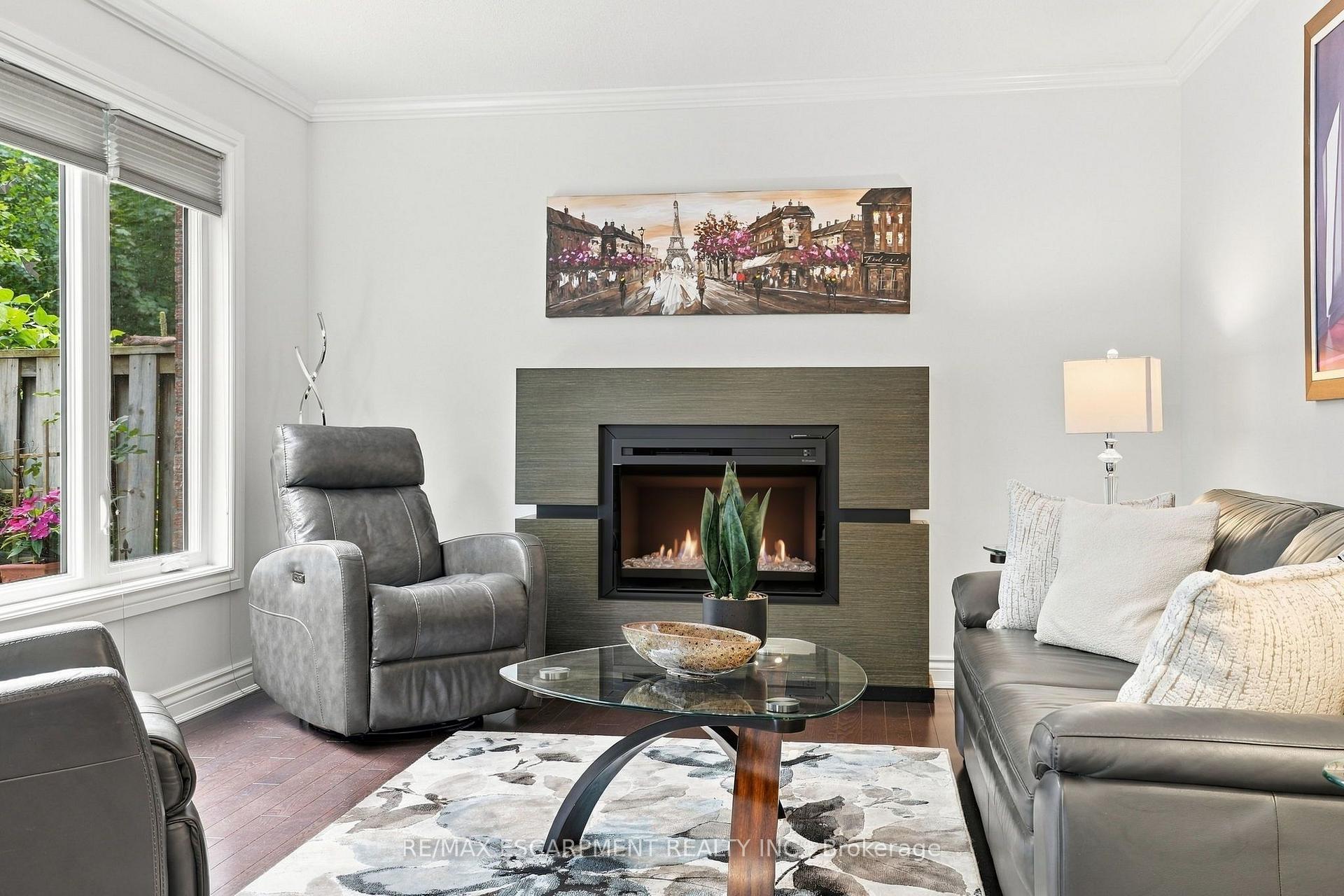 Photo 6 of Unit 4, 3204 New Street, Burlington, Roseland — HOMEH