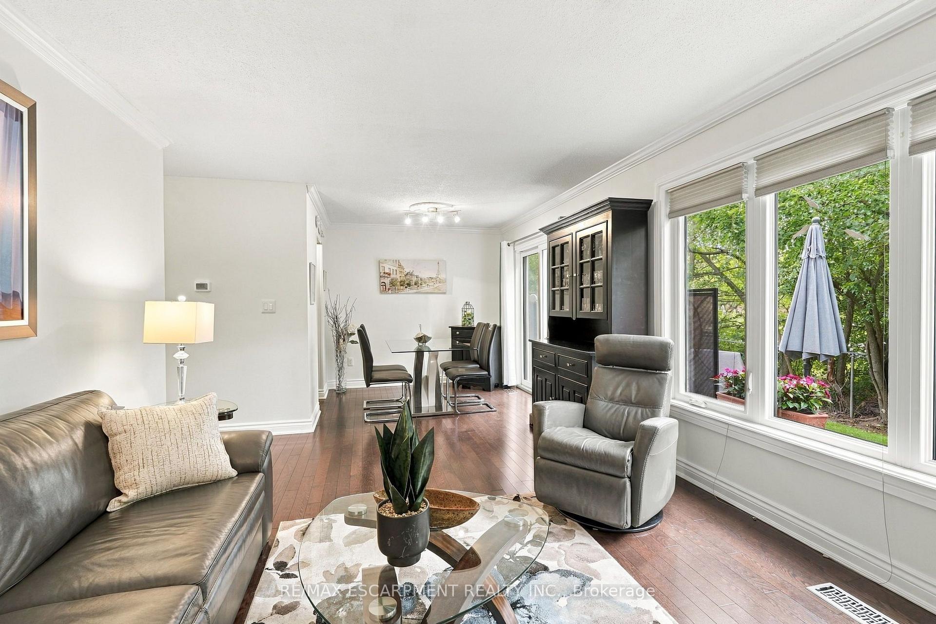Photo 7 of Unit 4, 3204 New Street, Burlington, Roseland — HOMEH