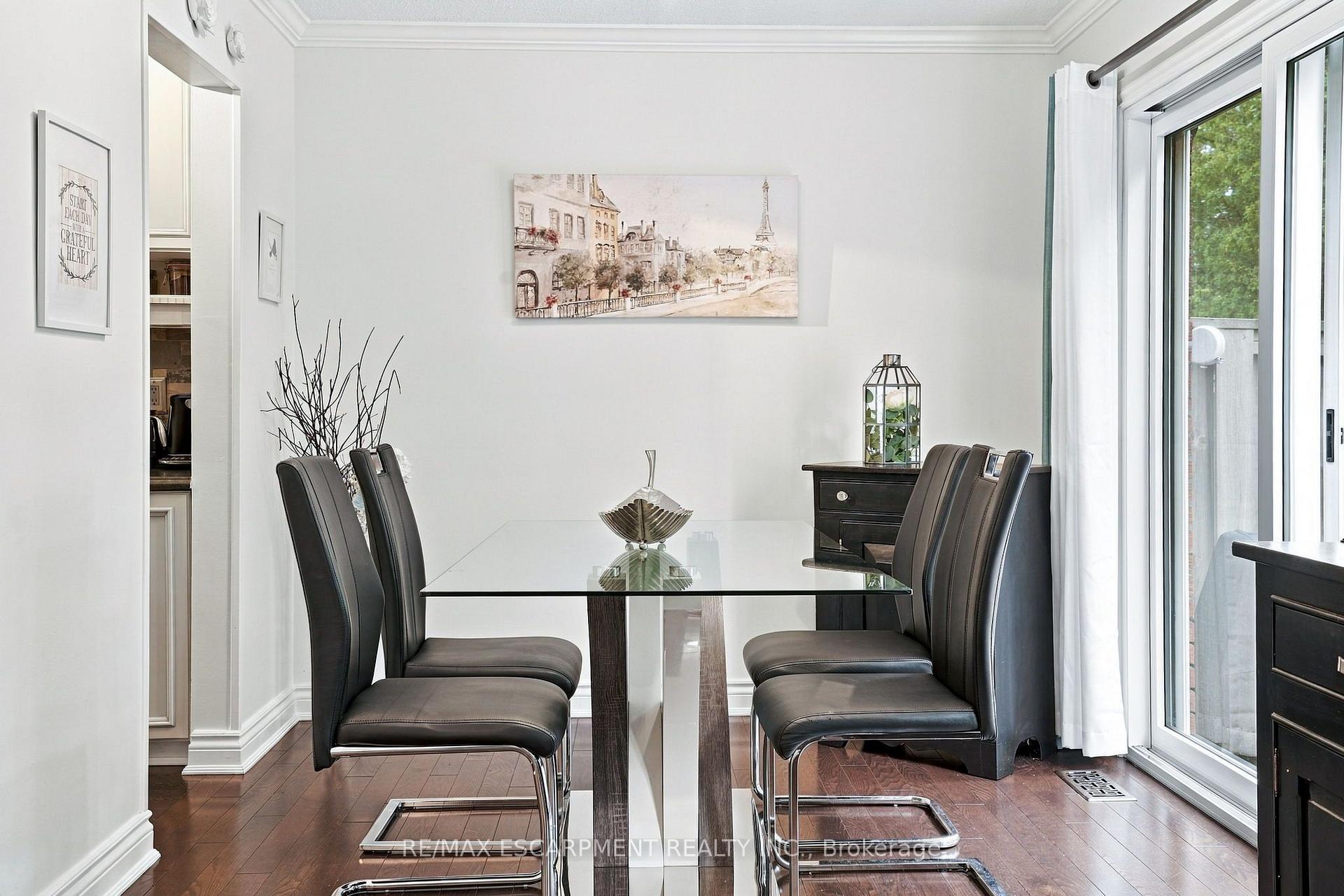 Photo 8 of Unit 4, 3204 New Street, Burlington, Roseland — HOMEH