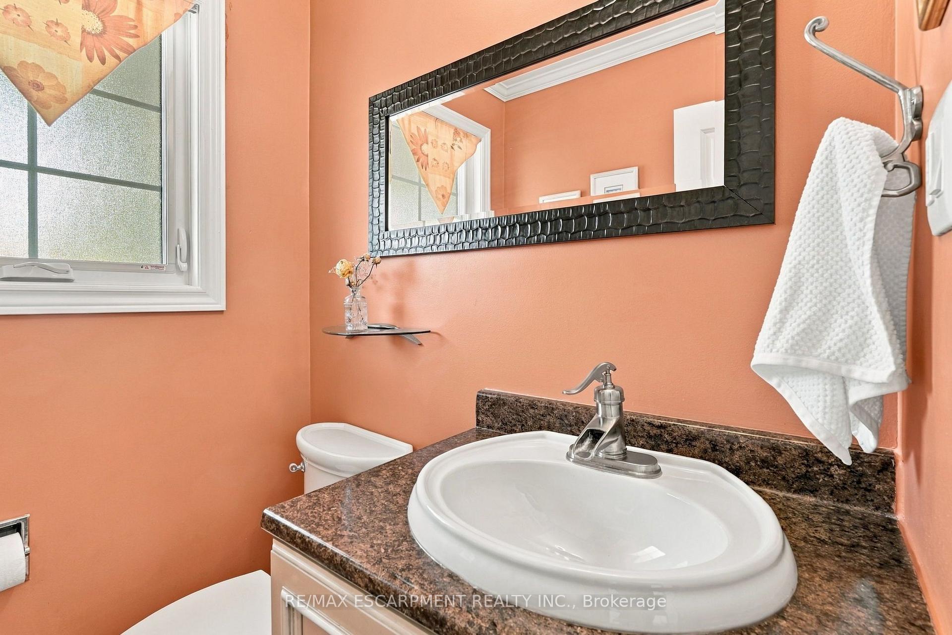 Photo 10 of Unit 4, 3204 New Street, Burlington, Roseland — HOMEH