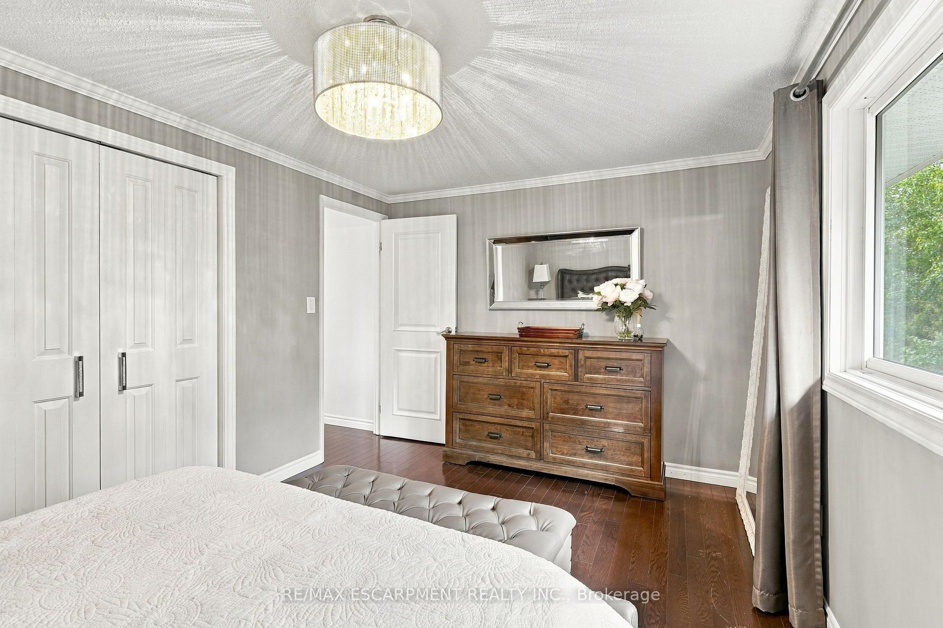 Photo 13 of Unit 4, 3204 New Street, Burlington, Roseland — HOMEH