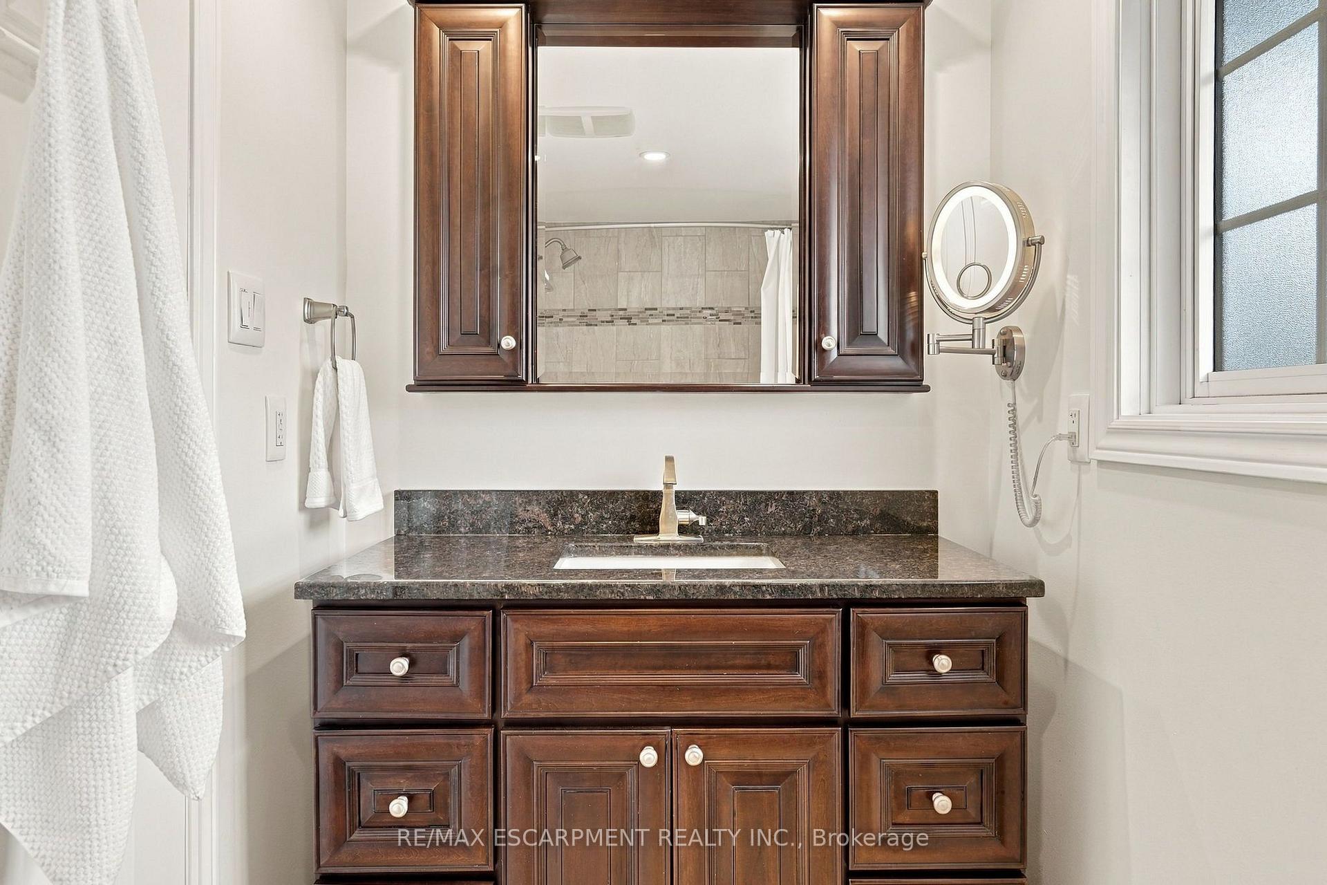 Photo 14 of Unit 4, 3204 New Street, Burlington, Roseland — HOMEH