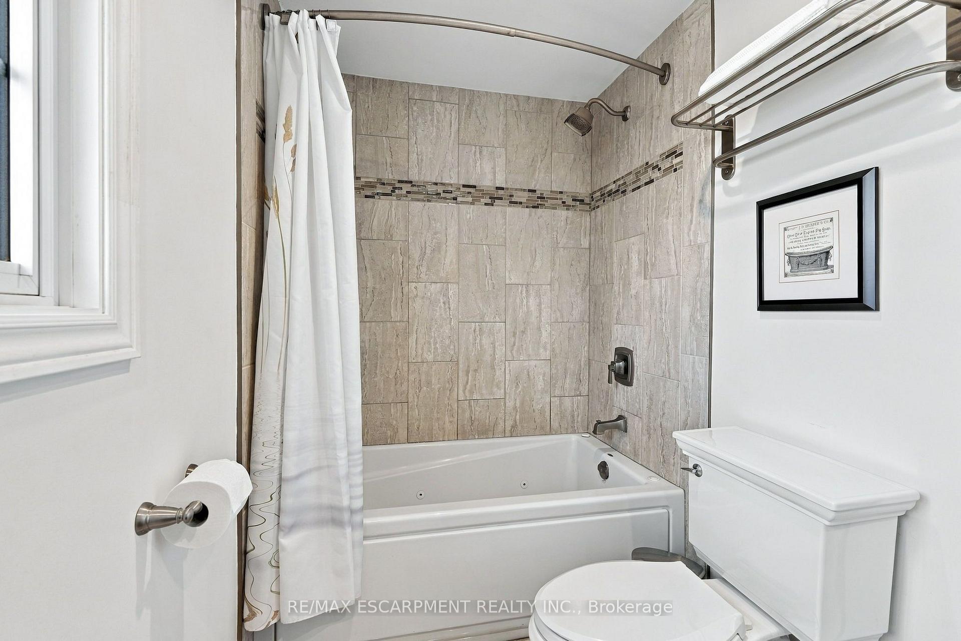 Photo 15 of Unit 4, 3204 New Street, Burlington, Roseland — HOMEH