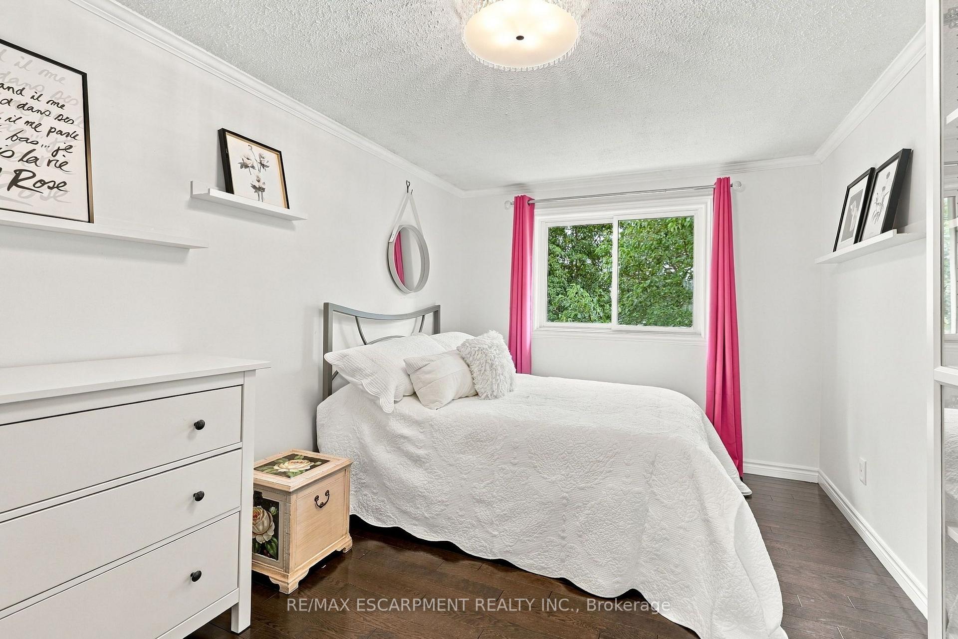 Photo 18 of Unit 4, 3204 New Street, Burlington, Roseland — HOMEH
