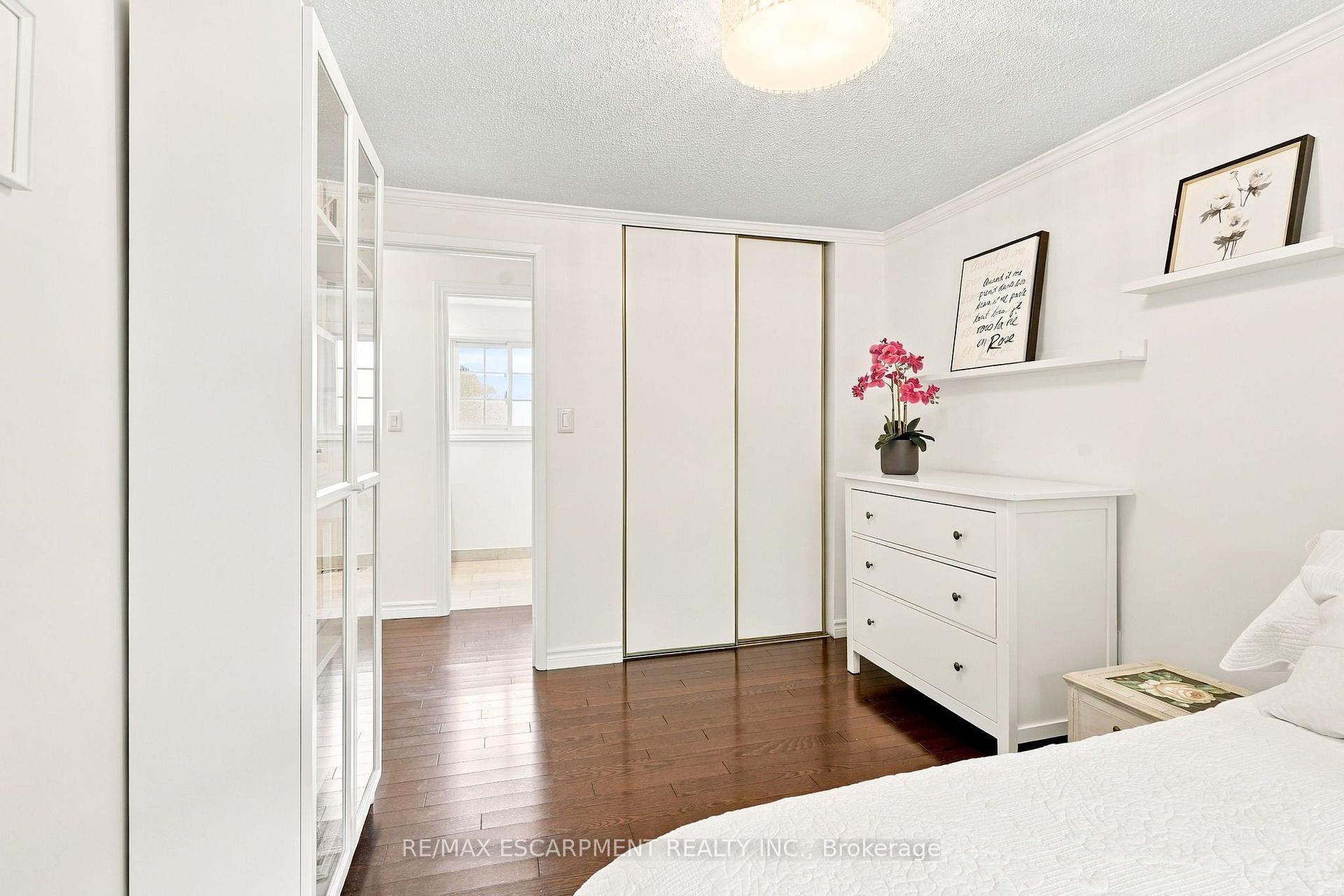 Photo 19 of Unit 4, 3204 New Street, Burlington, Roseland — HOMEH