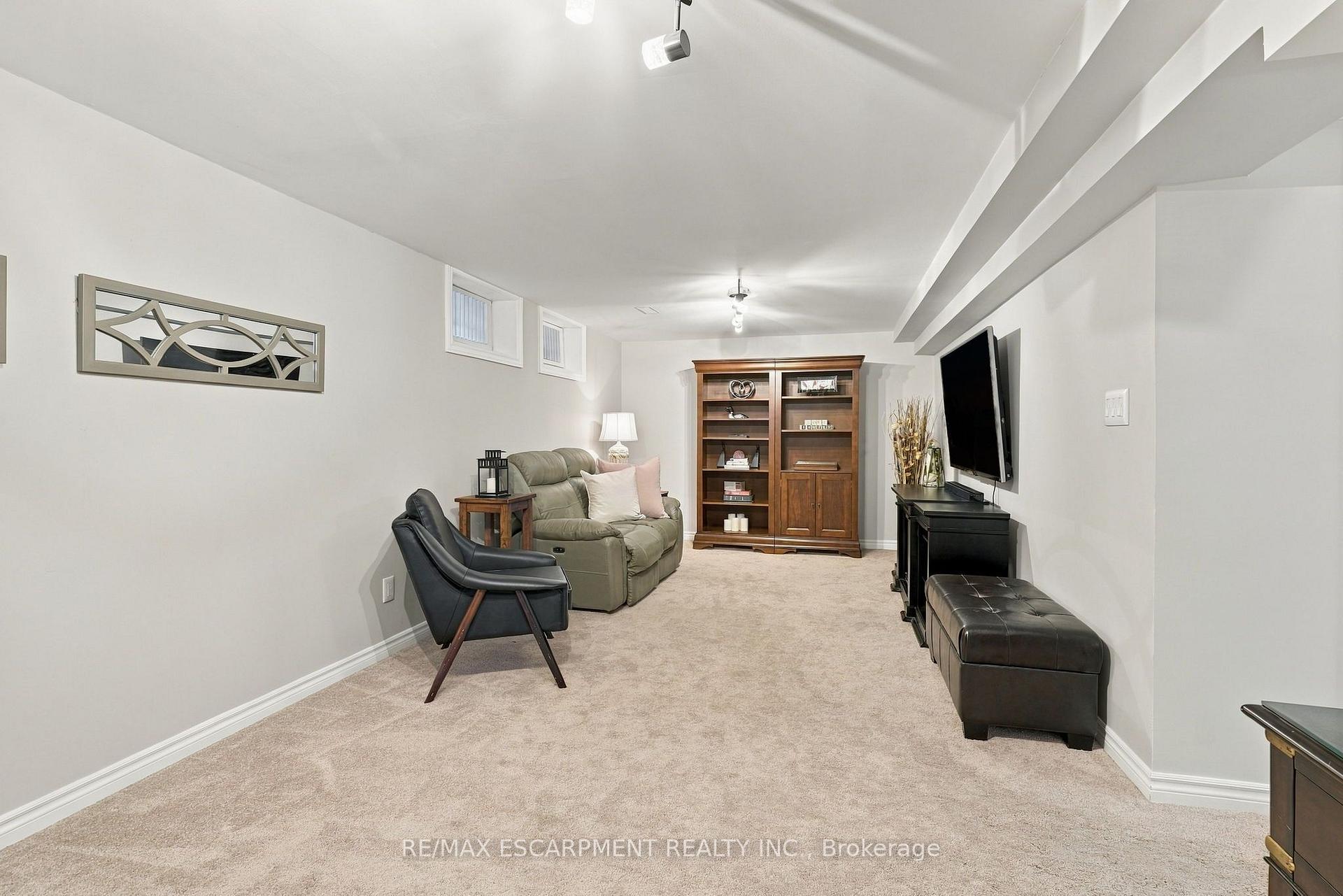 Photo 21 of Unit 4, 3204 New Street, Burlington, Roseland — HOMEH