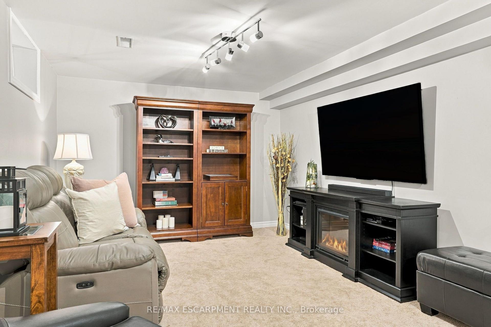 Photo 22 of Unit 4, 3204 New Street, Burlington, Roseland — HOMEH