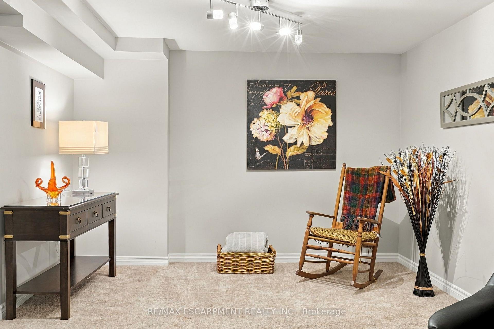 Photo 23 of Unit 4, 3204 New Street, Burlington, Roseland — HOMEH