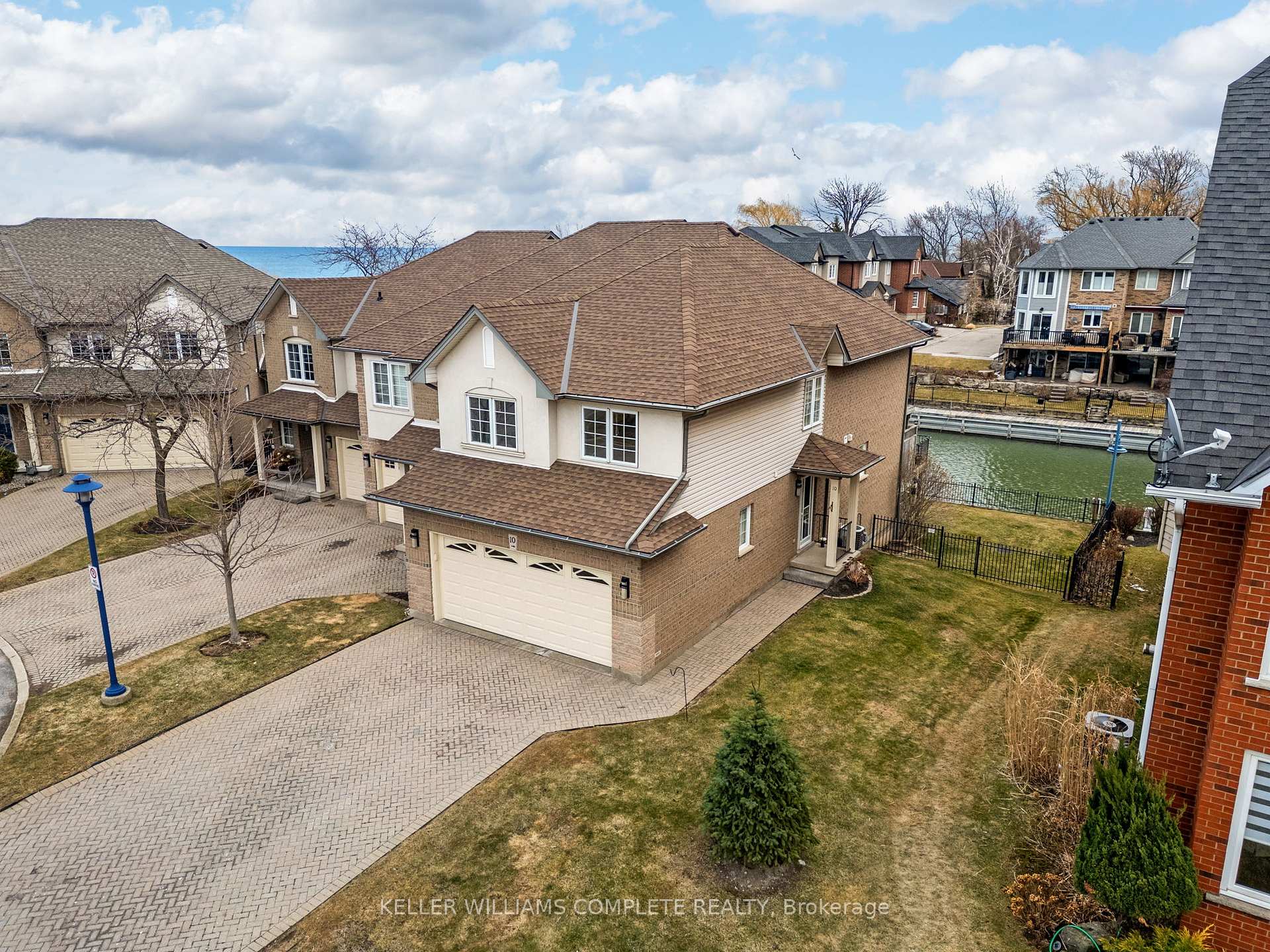 Photo 2 of Unit 10, 85 Edgewater Drive, Hamilton, Lakeshore — HOMEH