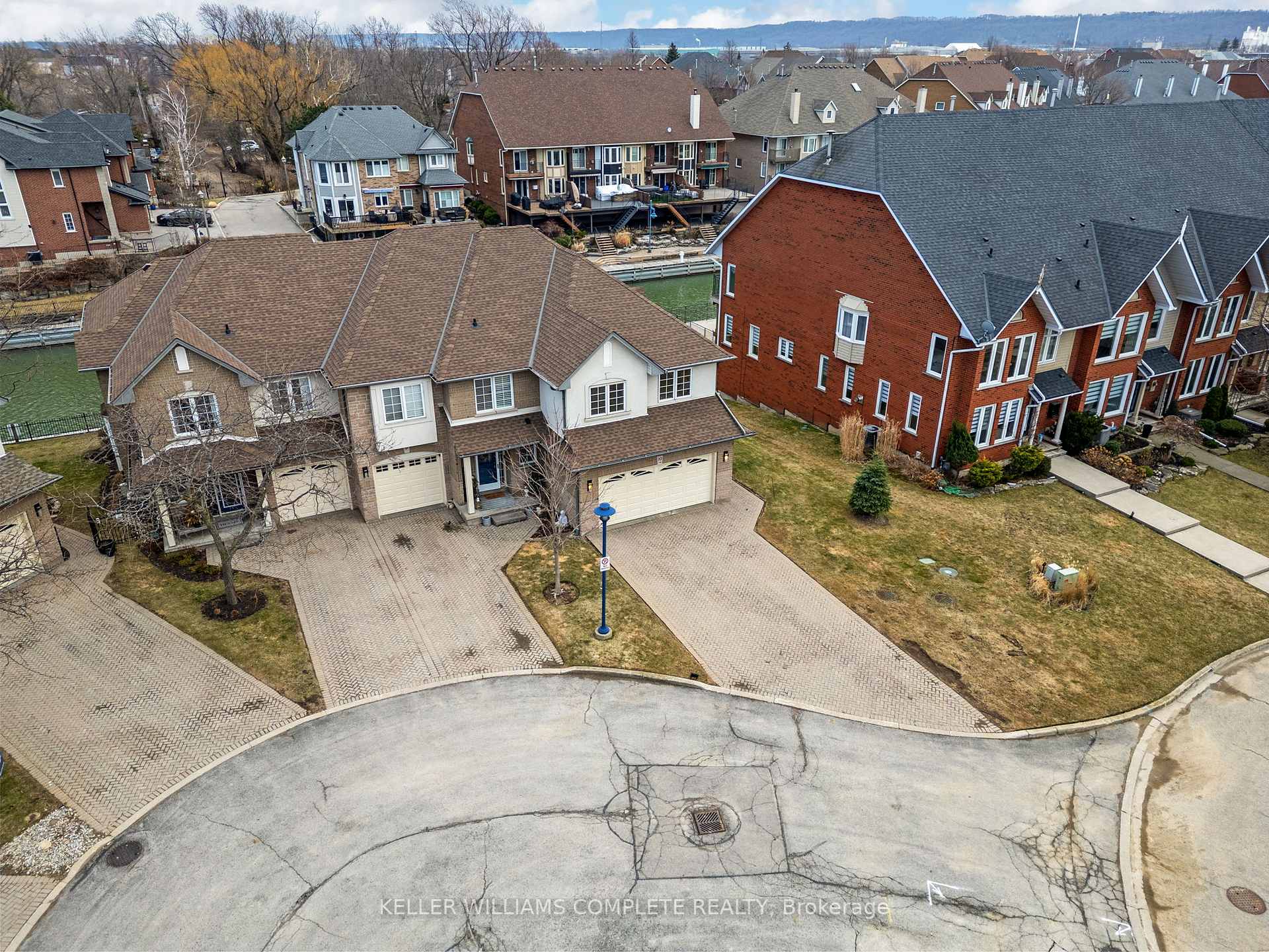 Photo 4 of Unit 10, 85 Edgewater Drive, Hamilton, Lakeshore — HOMEH