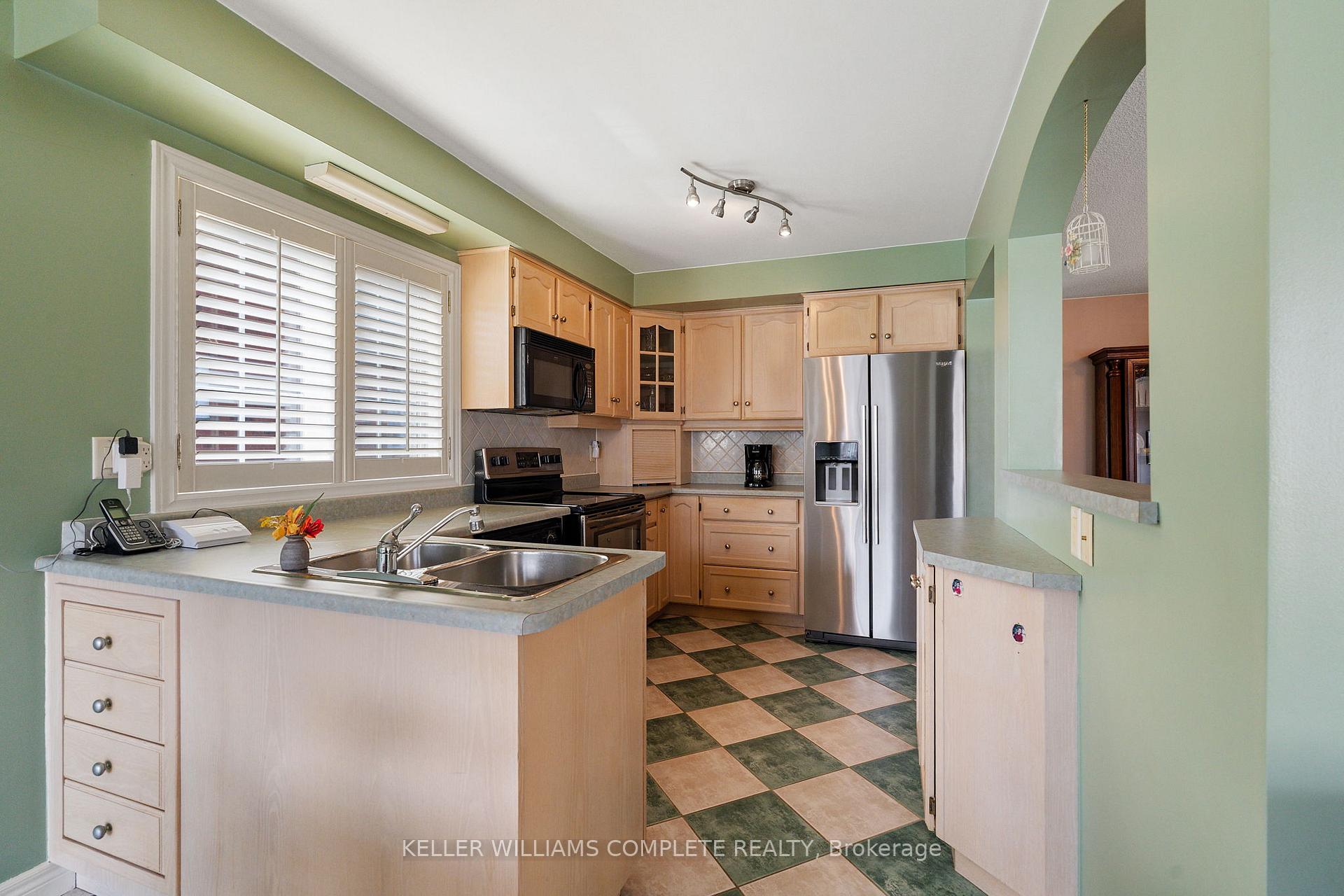Photo 13 of Unit 10, 85 Edgewater Drive, Hamilton, Lakeshore — HOMEH