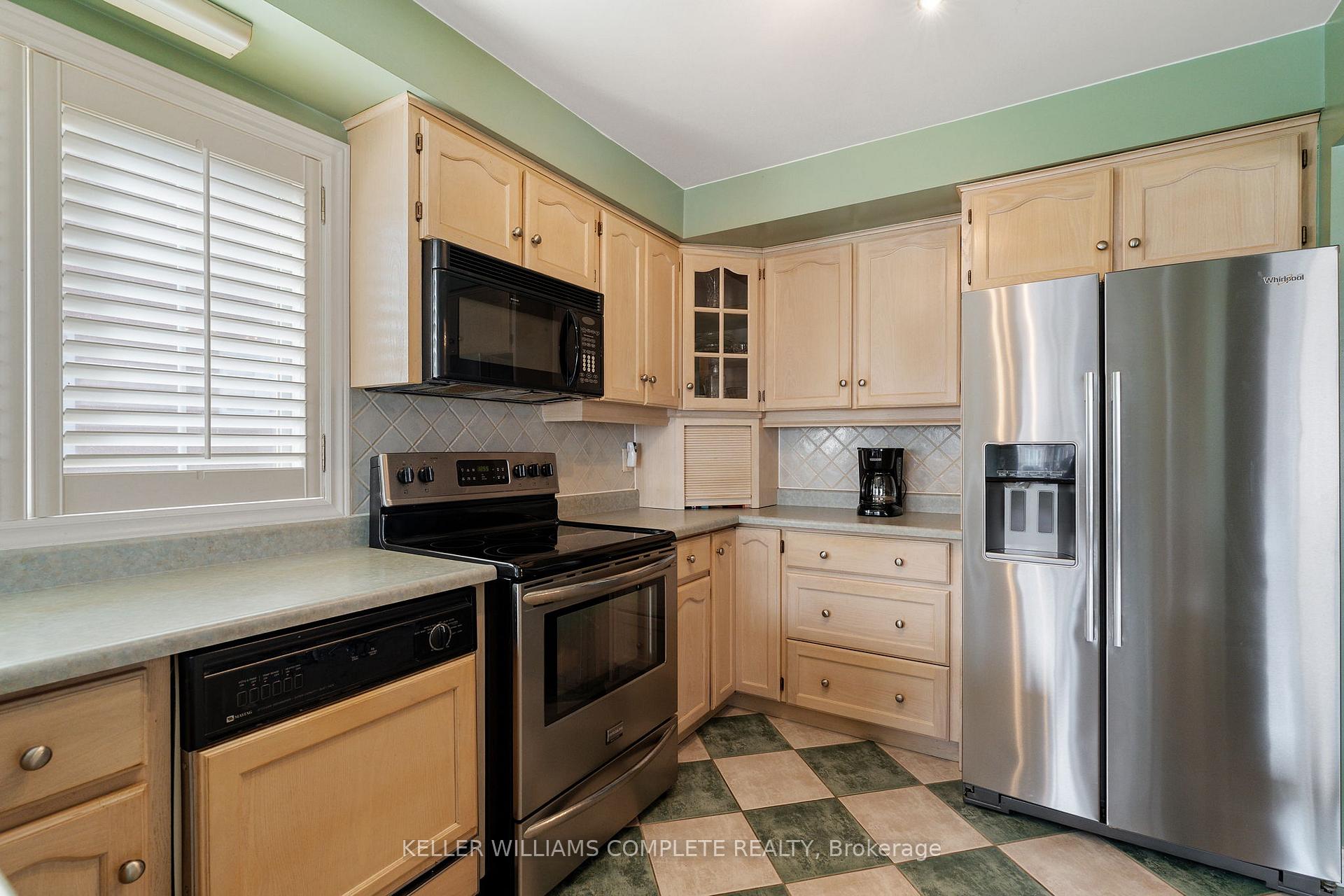 Photo 14 of Unit 10, 85 Edgewater Drive, Hamilton, Lakeshore — HOMEH