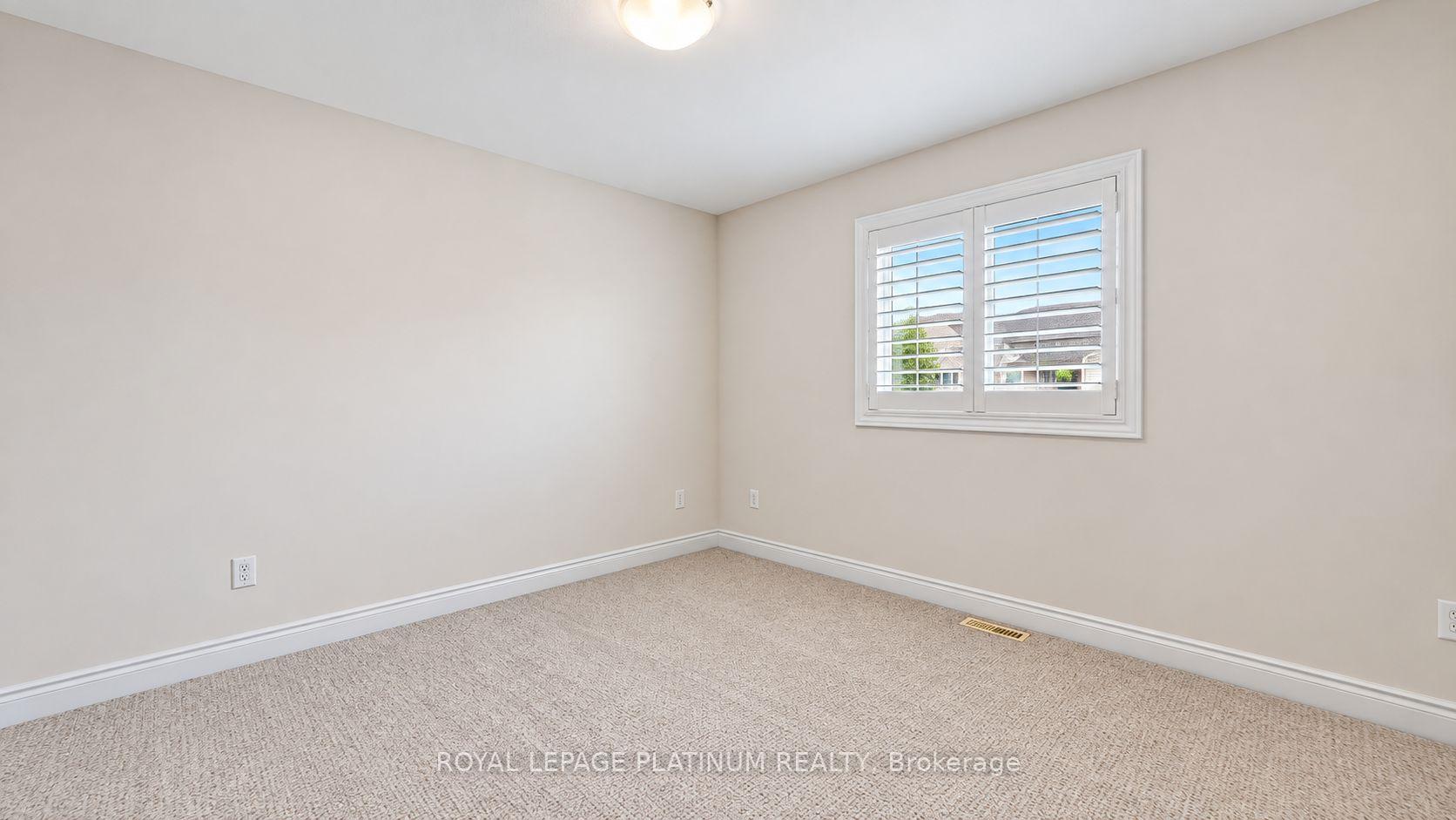 Photo 12 of 146 Sandringham Drive, Barrie, Innis-Shore — HOMEH