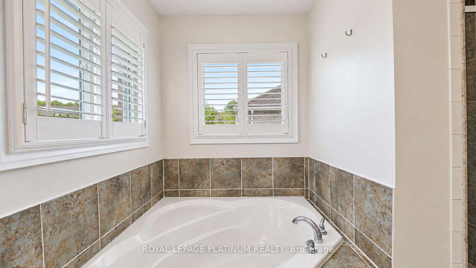 Photo 18 of 146 Sandringham Drive, Barrie, Innis-Shore — HOMEH