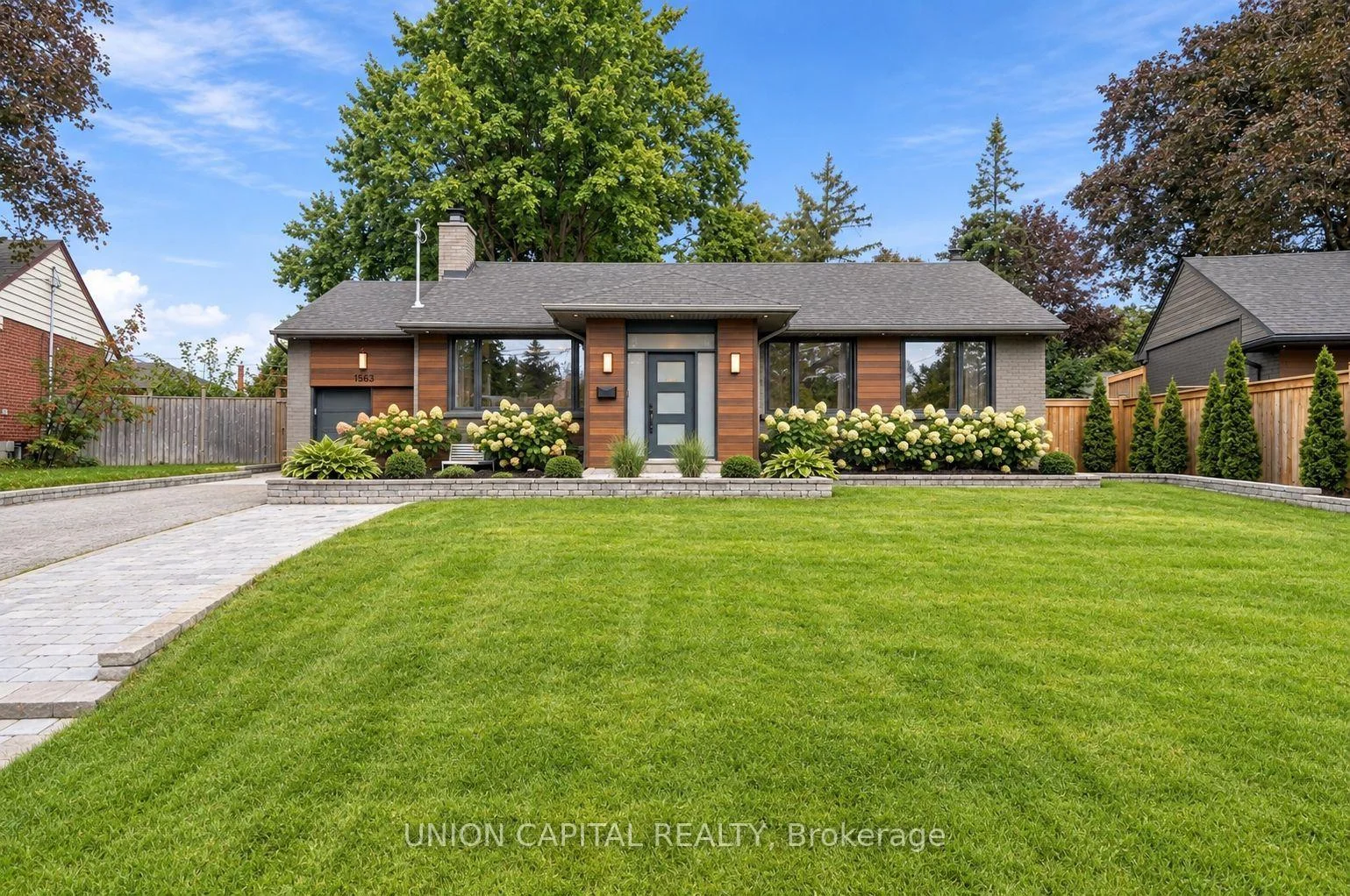 Photo 1 of 1563 Skyline Drive, Mississauga, Lakeview — HOMEH