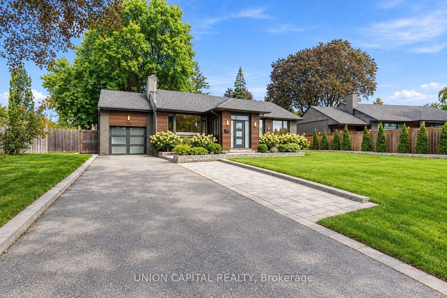 Photo 4 of 1563 Skyline Drive, Mississauga, Lakeview — HOMEH