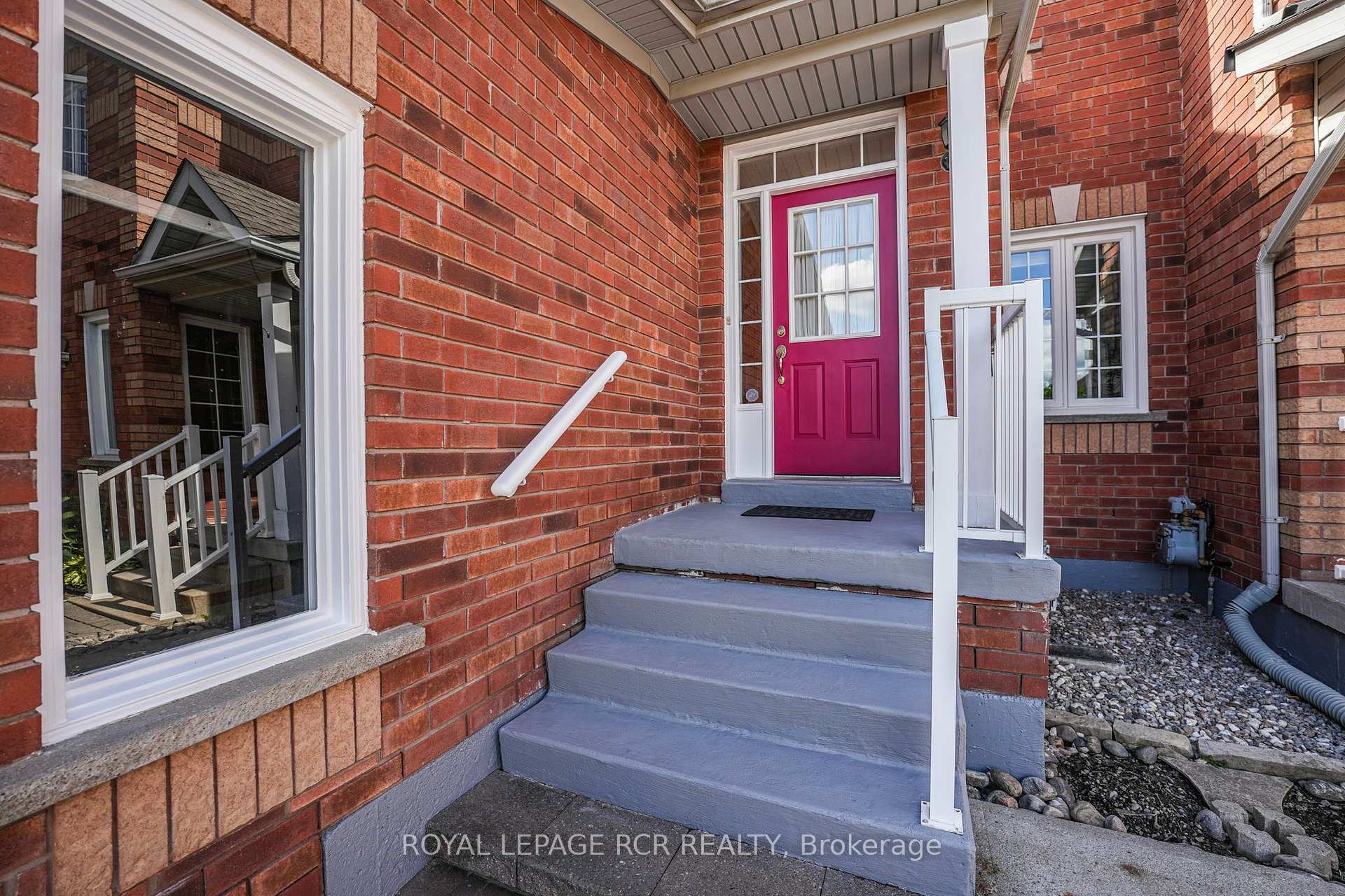 Photo 5 of 138 Primeau Drive, Aurora, Aurora Grove — HOMEH