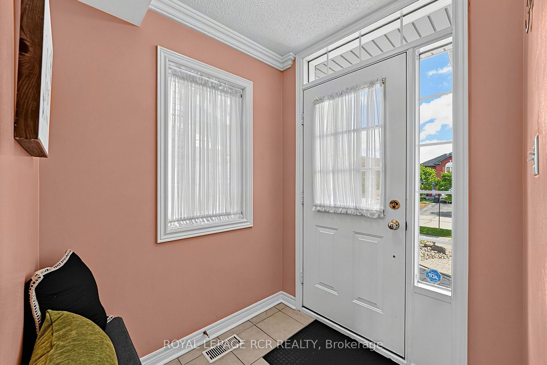 Photo 7 of 138 Primeau Drive, Aurora, Aurora Grove — HOMEH