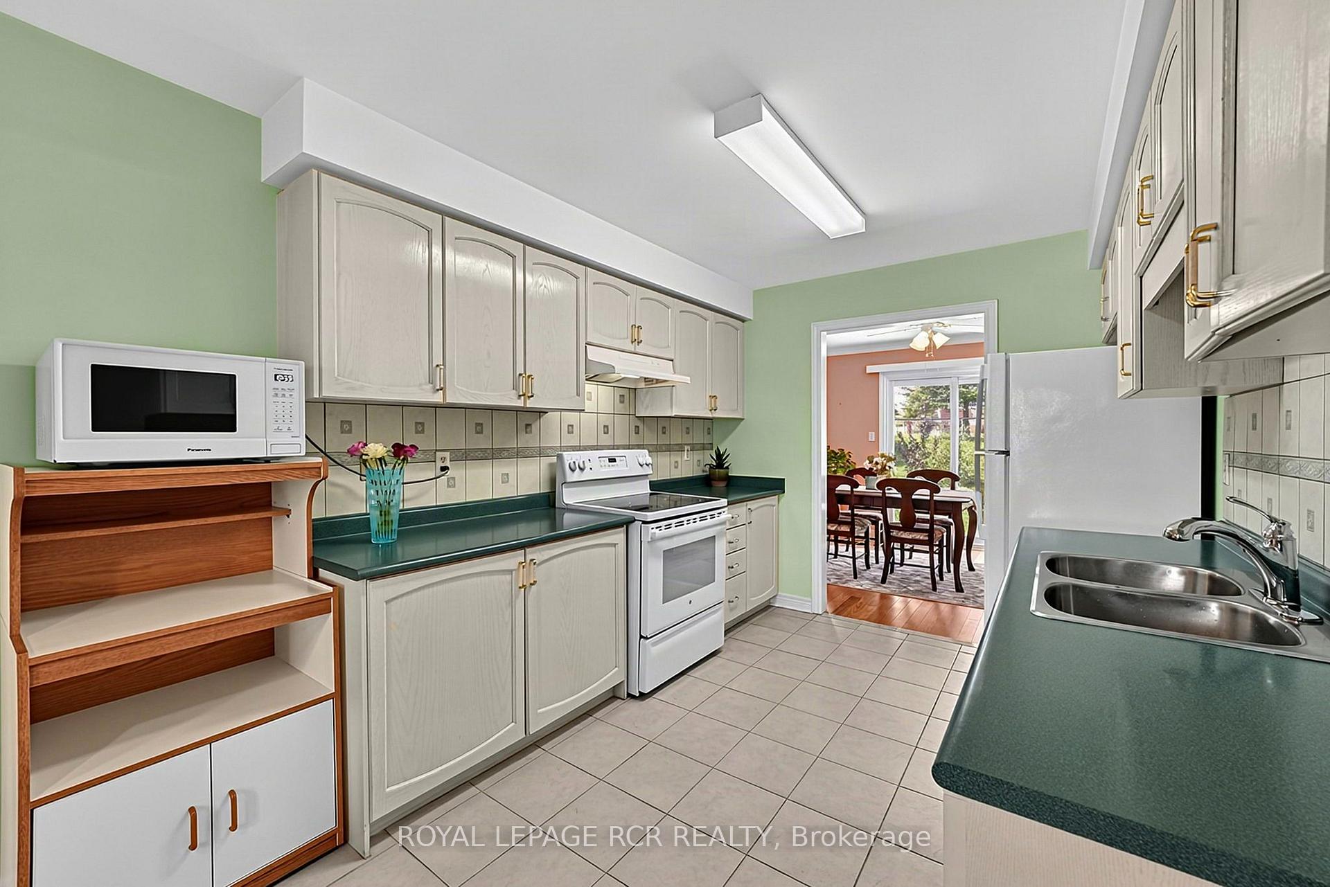 Photo 12 of 138 Primeau Drive, Aurora, Aurora Grove — HOMEH