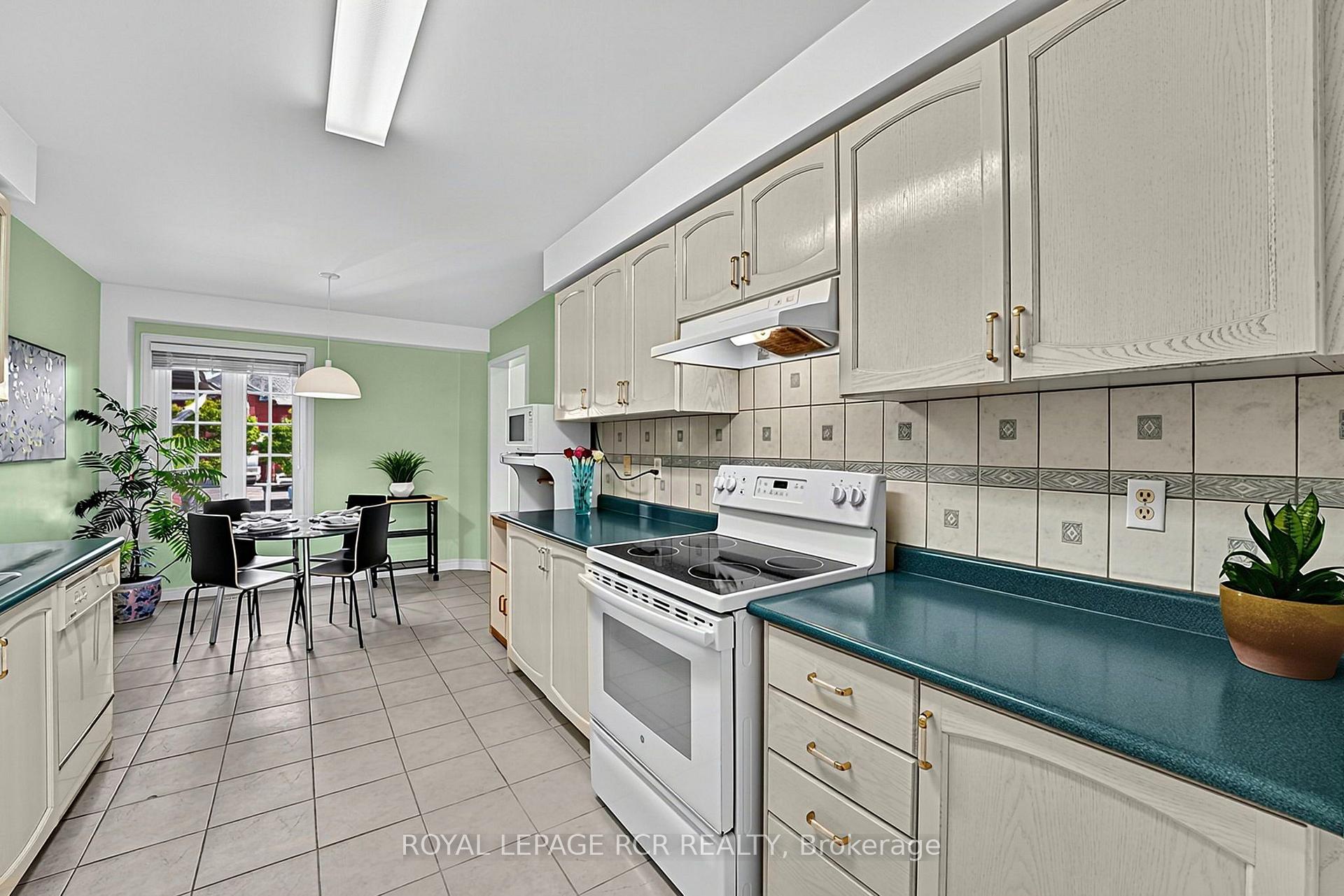 Photo 14 of 138 Primeau Drive, Aurora, Aurora Grove — HOMEH