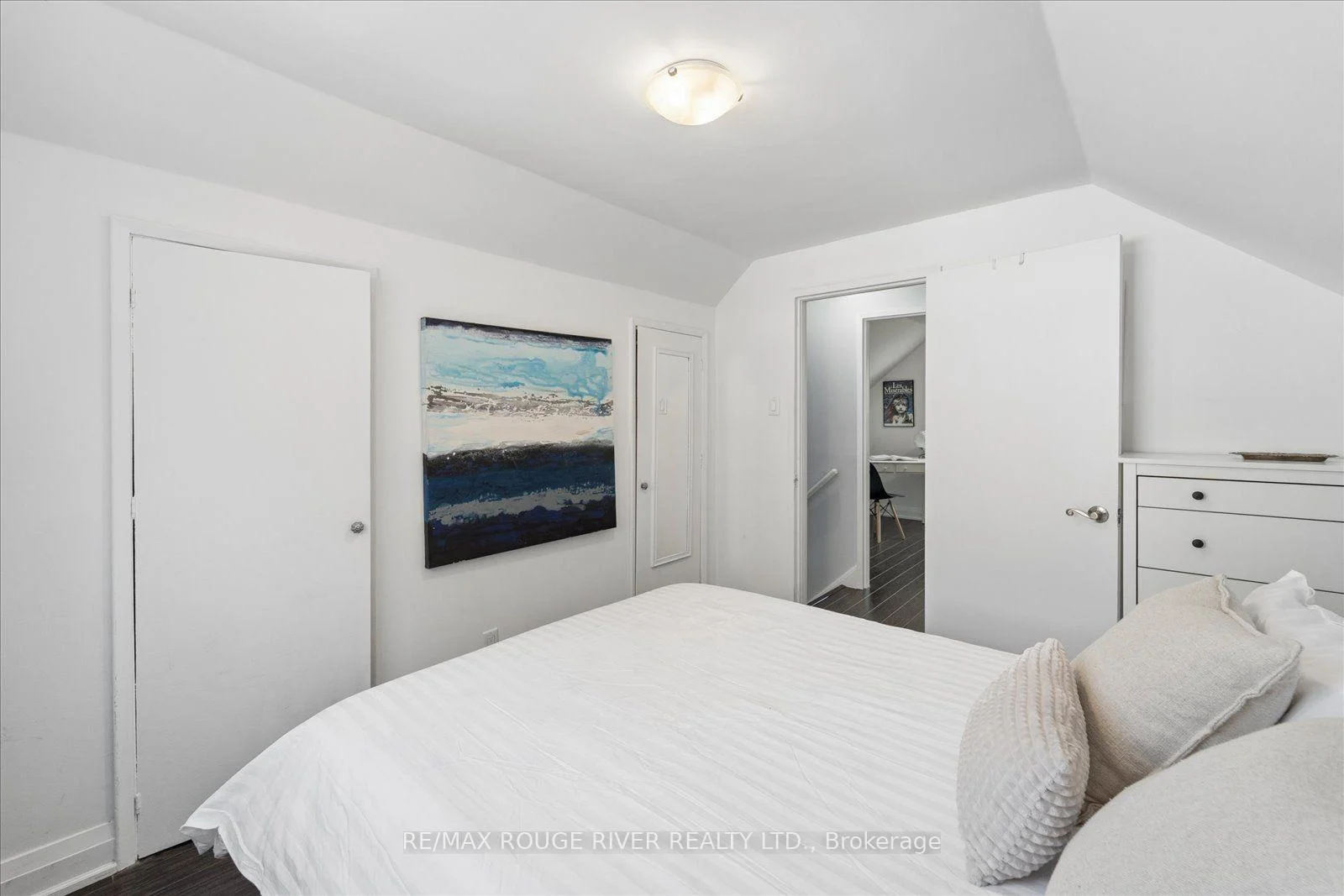 Photo 18 of 20 Burcher Road, Ajax, South East — HOMEH