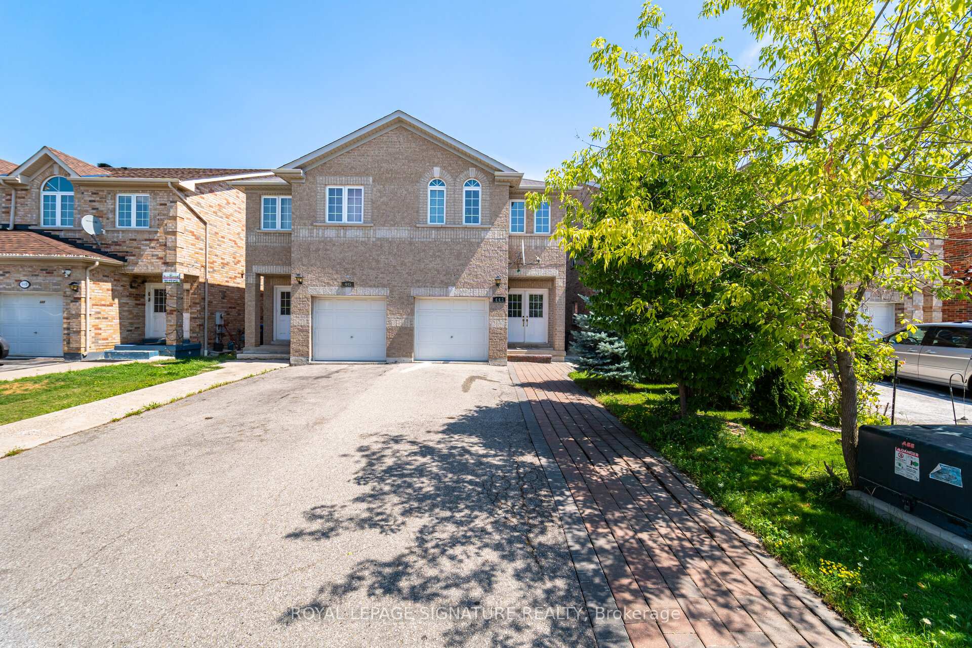 Photo 2 of 443 Comiskey Crescent, Mississauga, Meadowvale Village — HOMEH