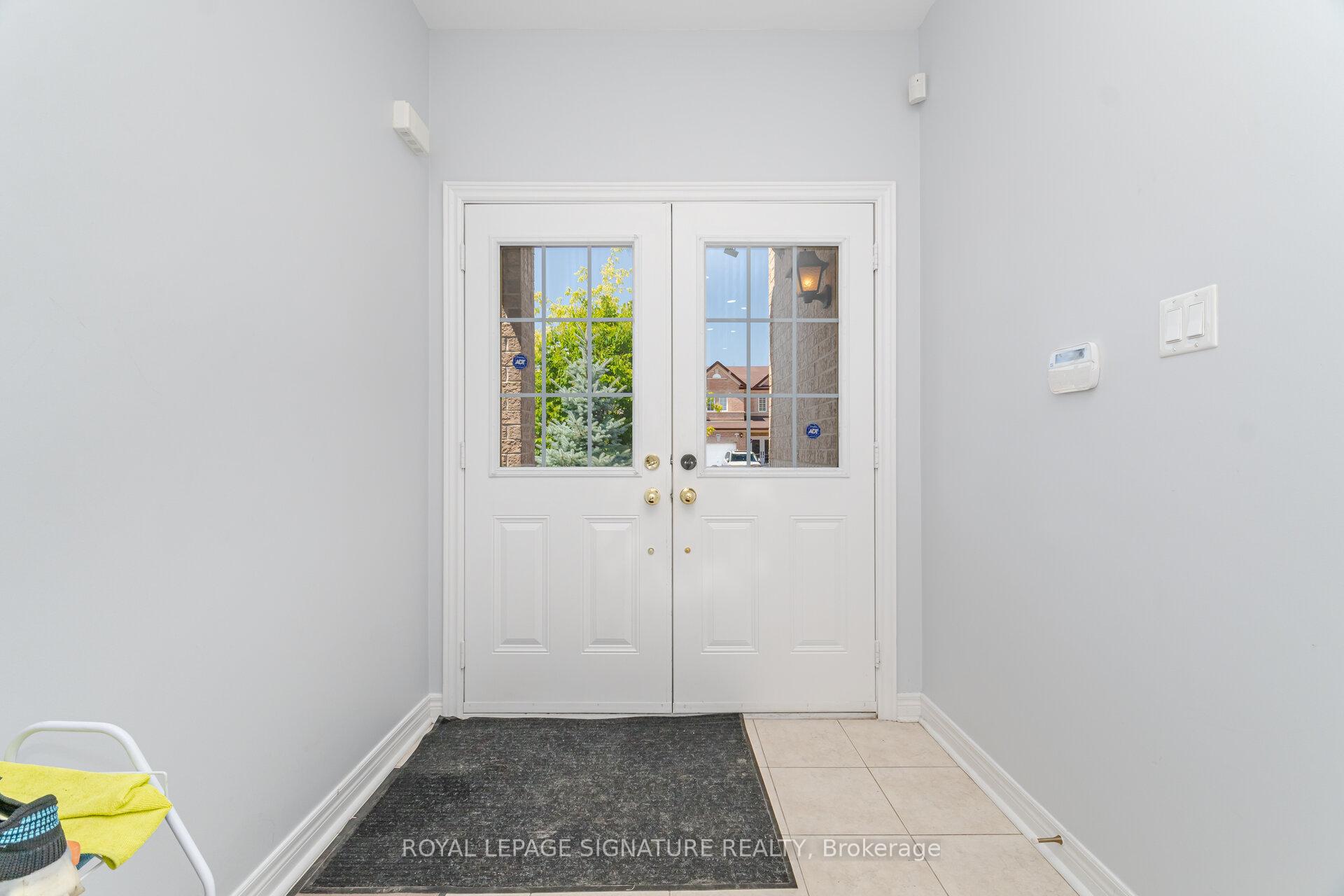 Photo 5 of 443 Comiskey Crescent, Mississauga, Meadowvale Village — HOMEH