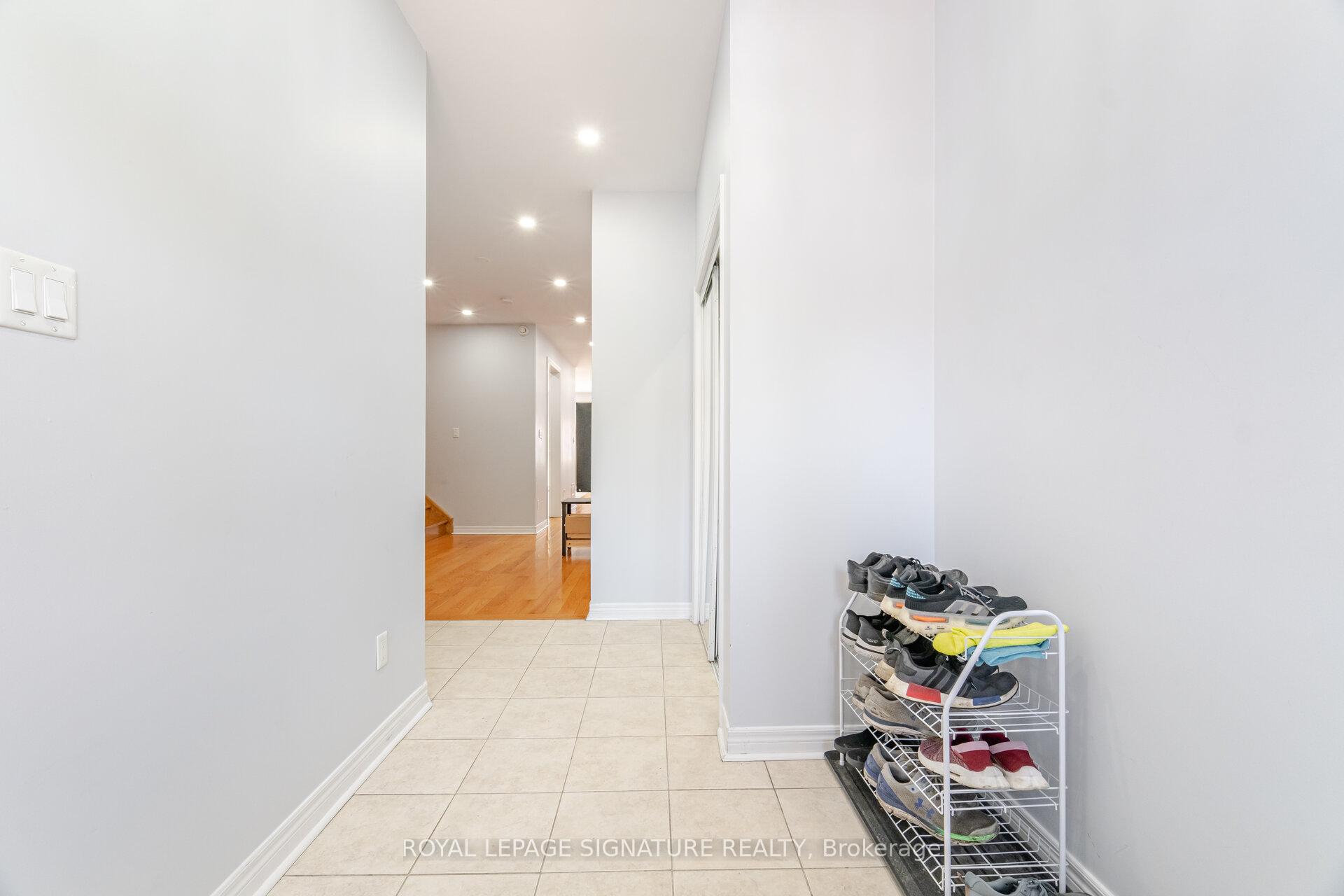 Photo 6 of 443 Comiskey Crescent, Mississauga, Meadowvale Village — HOMEH