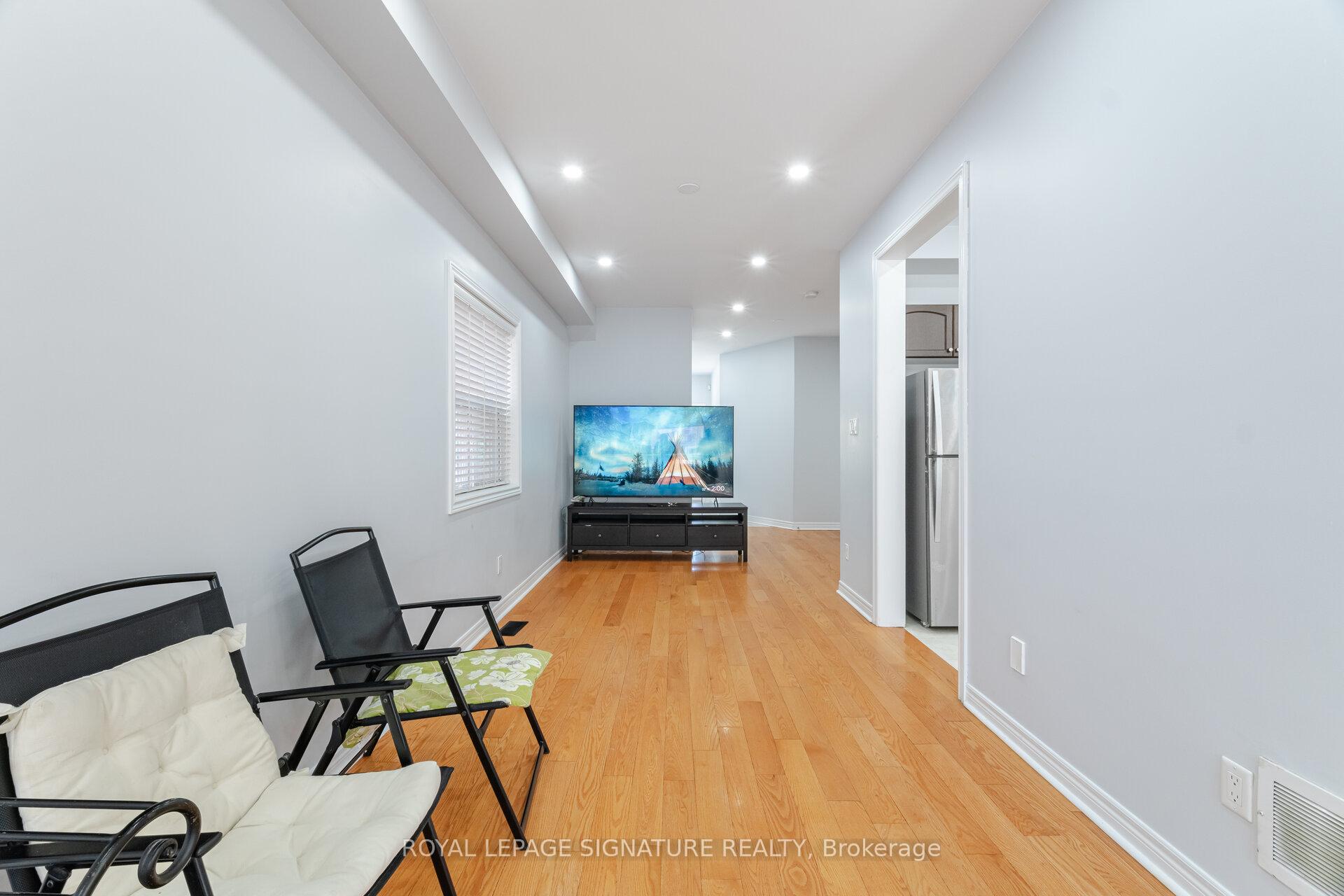 Photo 7 of 443 Comiskey Crescent, Mississauga, Meadowvale Village — HOMEH