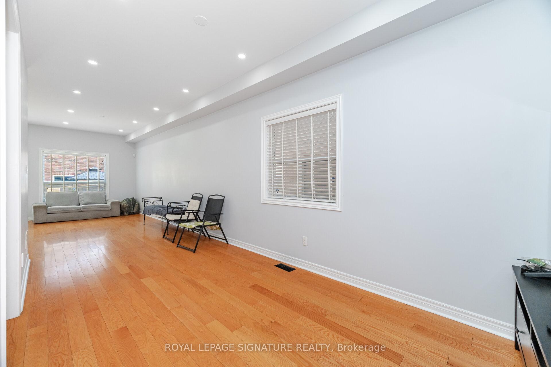 Photo 8 of 443 Comiskey Crescent, Mississauga, Meadowvale Village — HOMEH