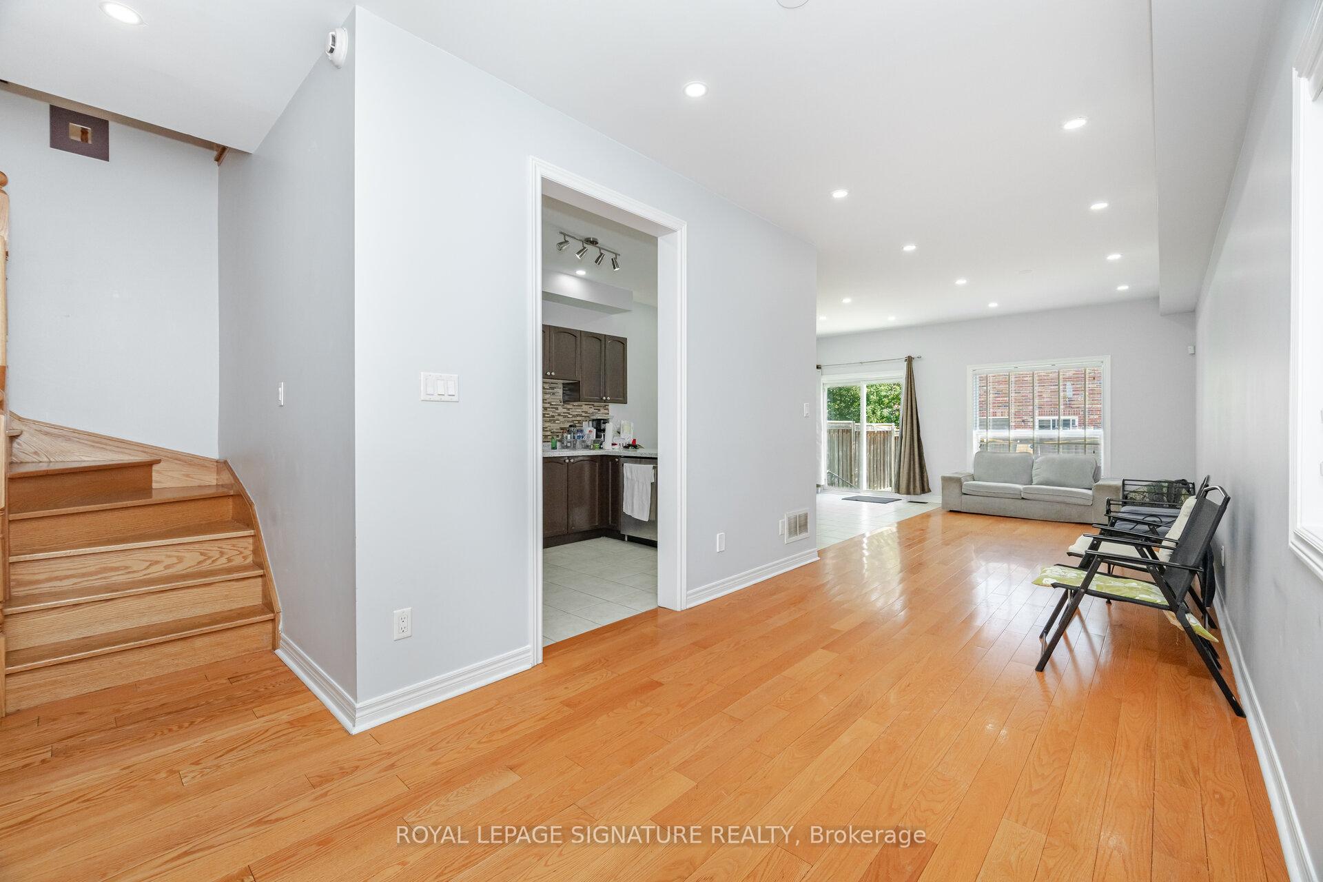 Photo 9 of 443 Comiskey Crescent, Mississauga, Meadowvale Village — HOMEH