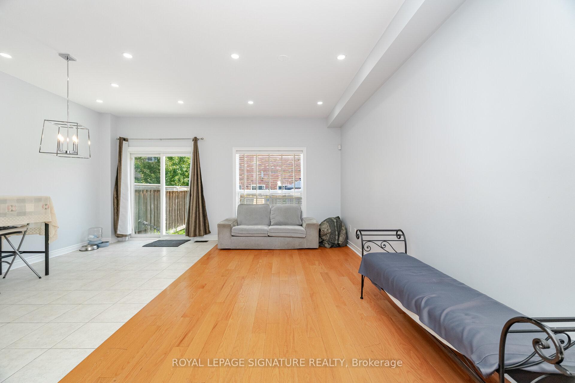 Photo 10 of 443 Comiskey Crescent, Mississauga, Meadowvale Village — HOMEH