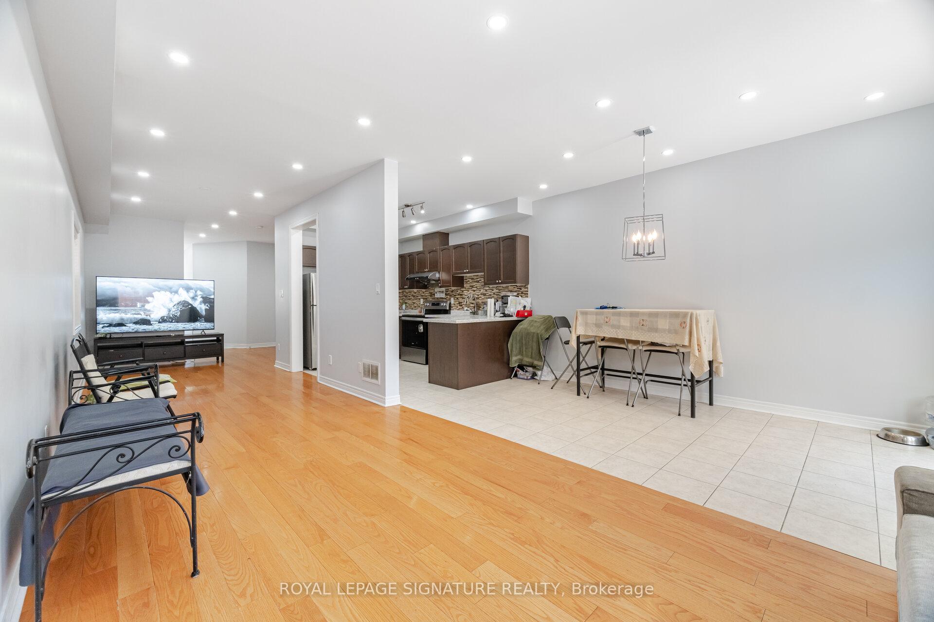 Photo 12 of 443 Comiskey Crescent, Mississauga, Meadowvale Village — HOMEH