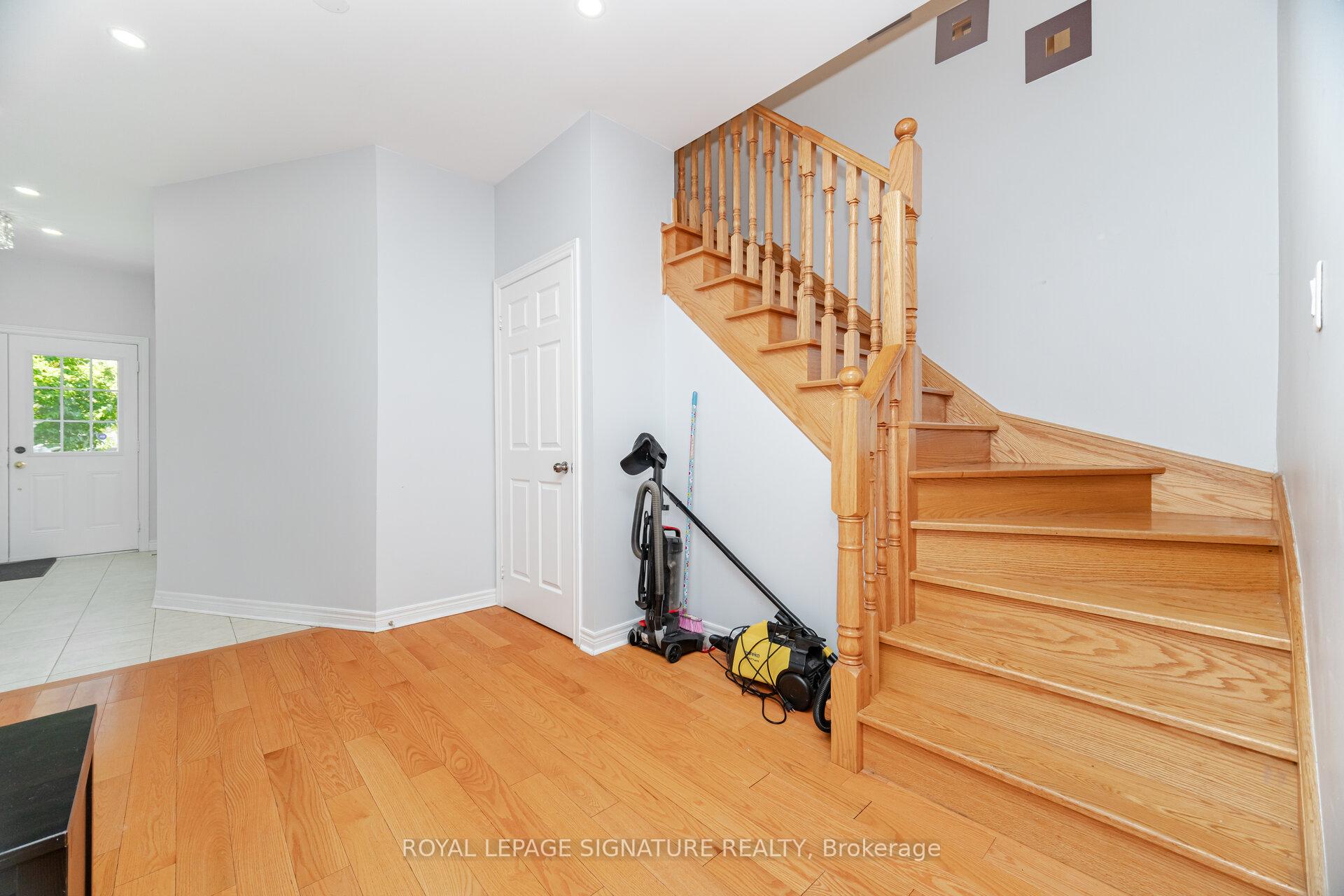 Photo 22 of 443 Comiskey Crescent, Mississauga, Meadowvale Village — HOMEH
