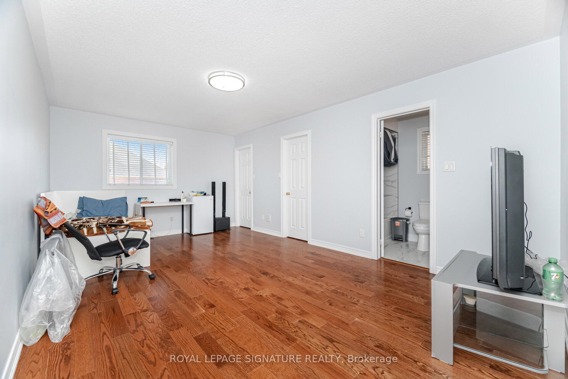 Photo 24 of 443 Comiskey Crescent, Mississauga, Meadowvale Village — HOMEH