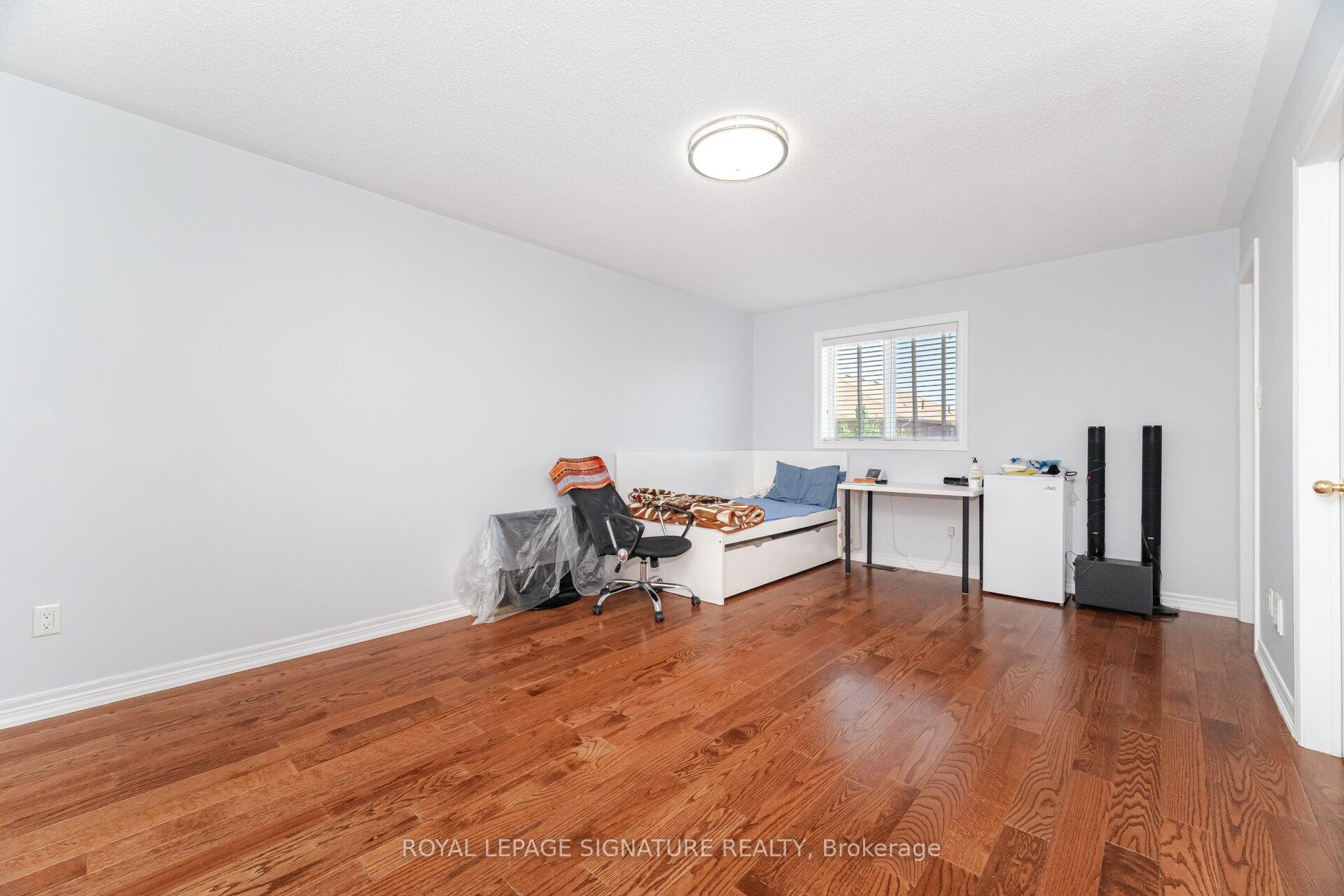 Photo 25 of 443 Comiskey Crescent, Mississauga, Meadowvale Village — HOMEH