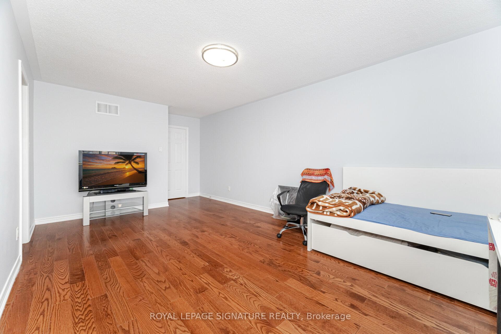Photo 26 of 443 Comiskey Crescent, Mississauga, Meadowvale Village — HOMEH