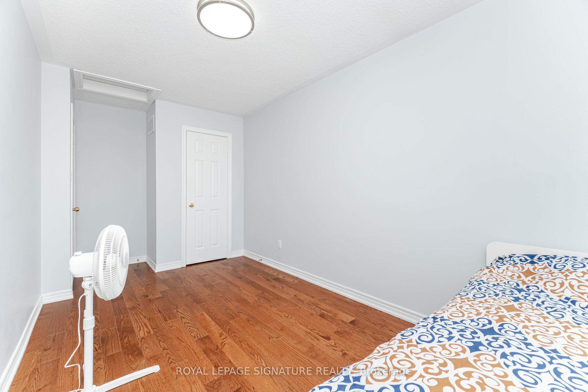 Photo 33 of 443 Comiskey Crescent, Mississauga, Meadowvale Village — HOMEH
