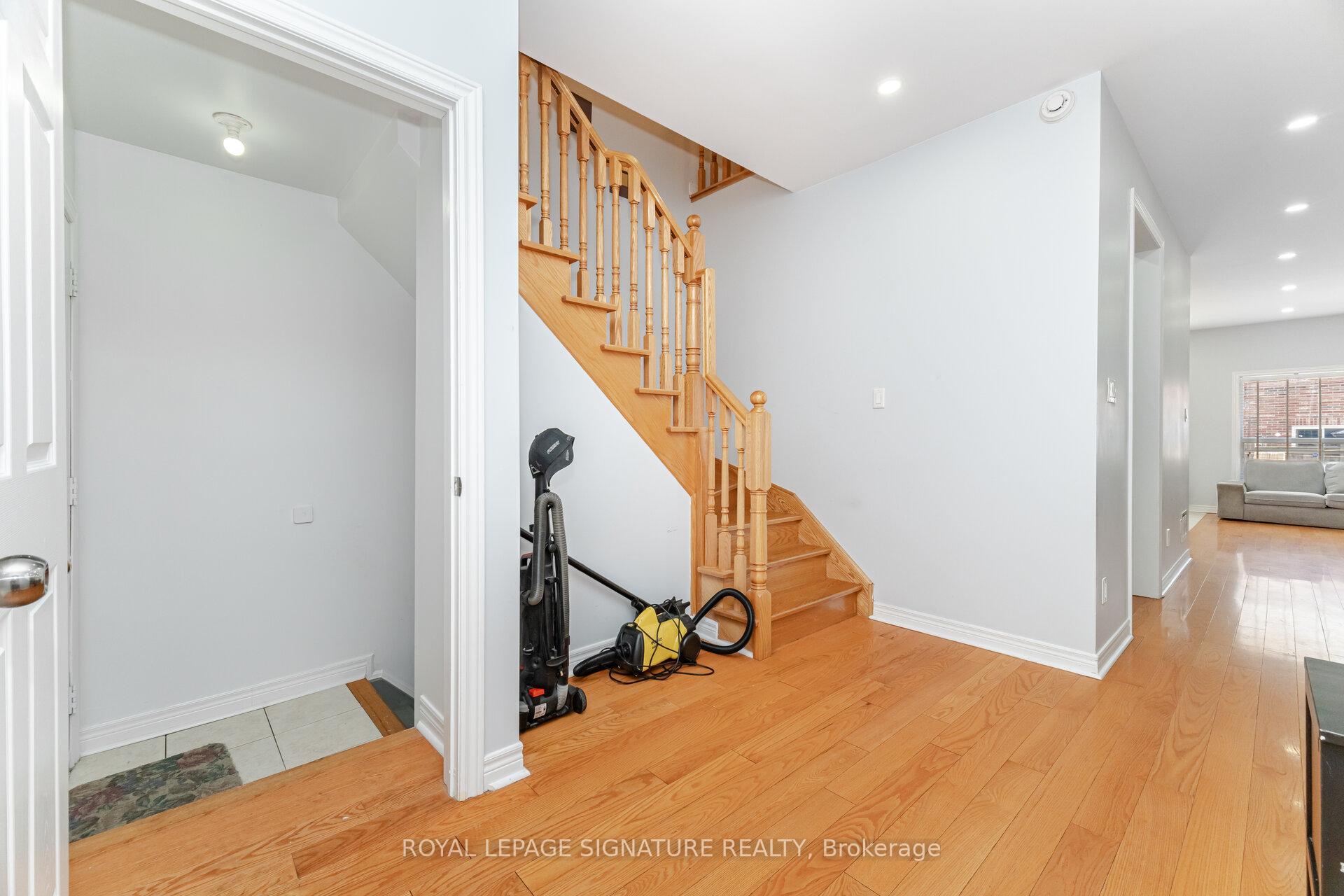 Photo 37 of 443 Comiskey Crescent, Mississauga, Meadowvale Village — HOMEH