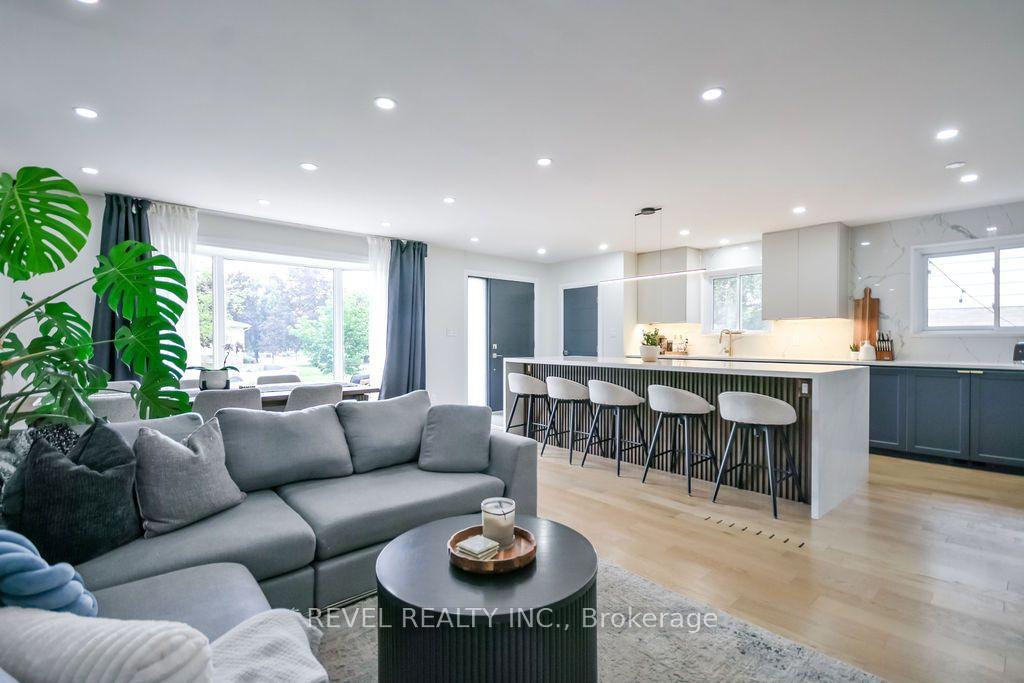 Photo 10 of 20 Cynthia Court, Barrie, 400 North — HOMEH