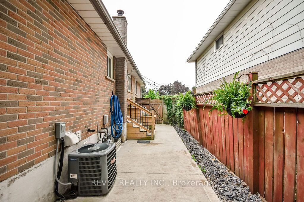 Photo 46 of 20 Cynthia Court, Barrie, 400 North — HOMEH