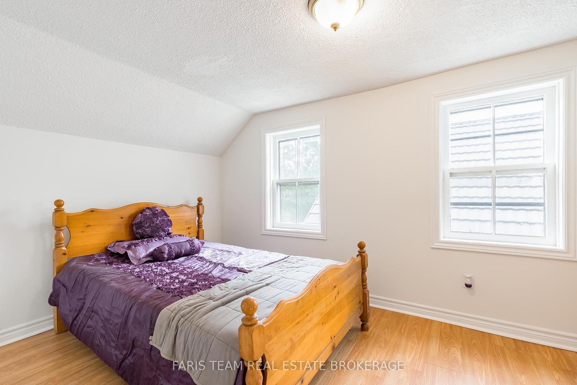 Photo 31 of 308 Russell Street, Midland — HOMEH