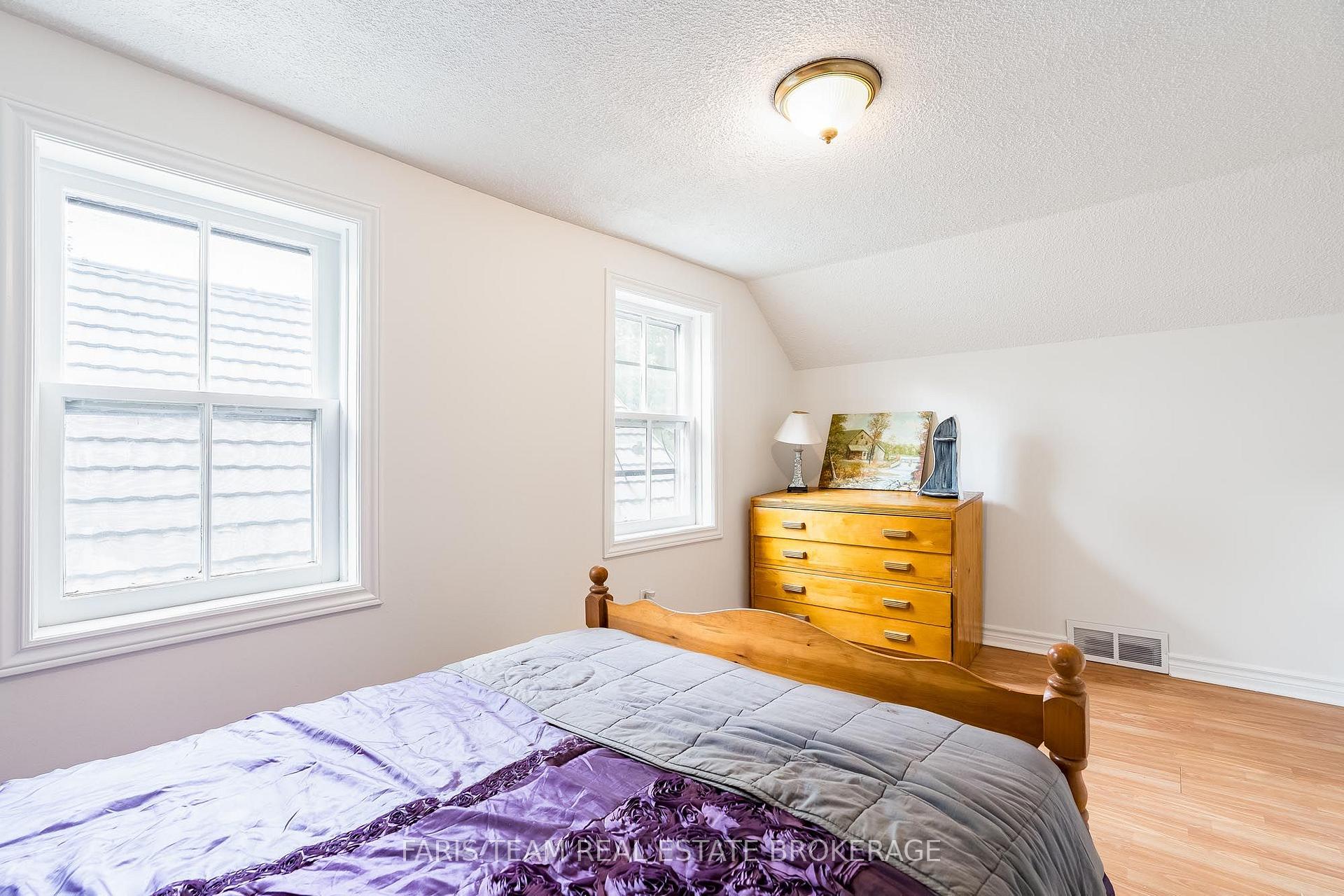 Photo 35 of 308 Russell Street, Midland — HOMEH