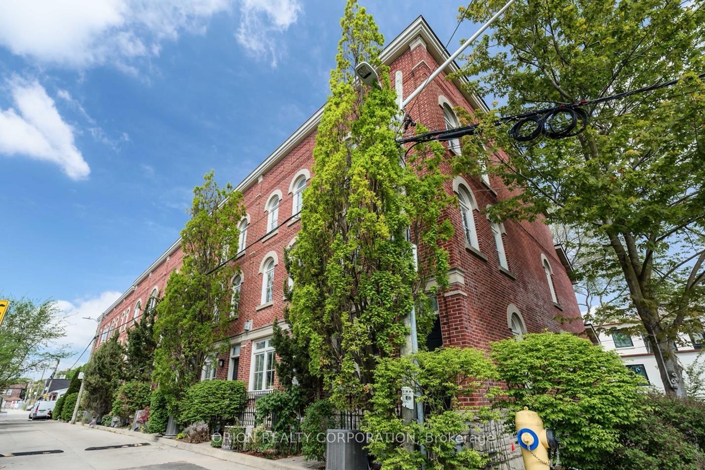 Photo 2 of 6 St Raymond Heights, Toronto, Dovercourt-Wallace Emerson-Junction — HOMEH