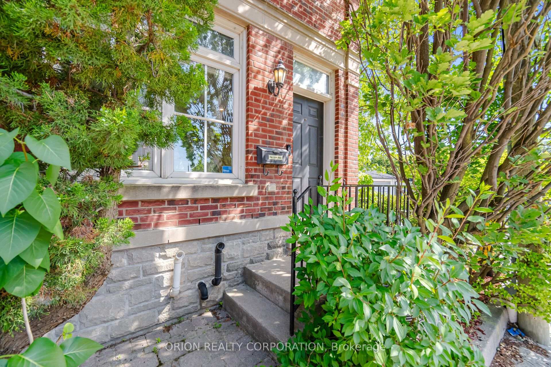 Photo 3 of 6 St Raymond Heights, Toronto, Dovercourt-Wallace Emerson-Junction — HOMEH