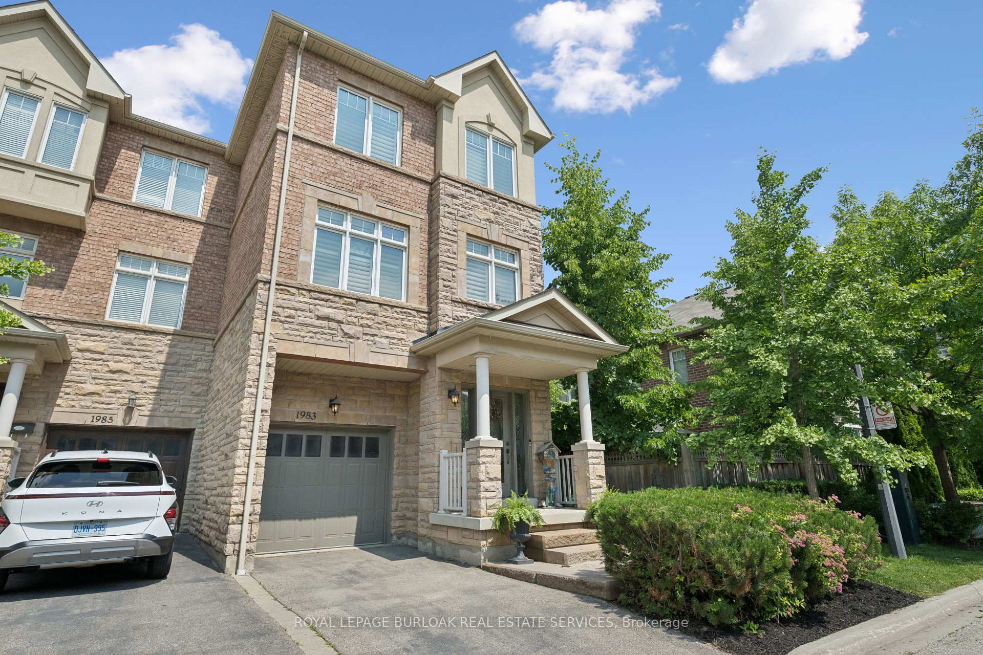 Photo 2 of 1983 Rackus Crescent, Mississauga, Clarkson — HOMEH