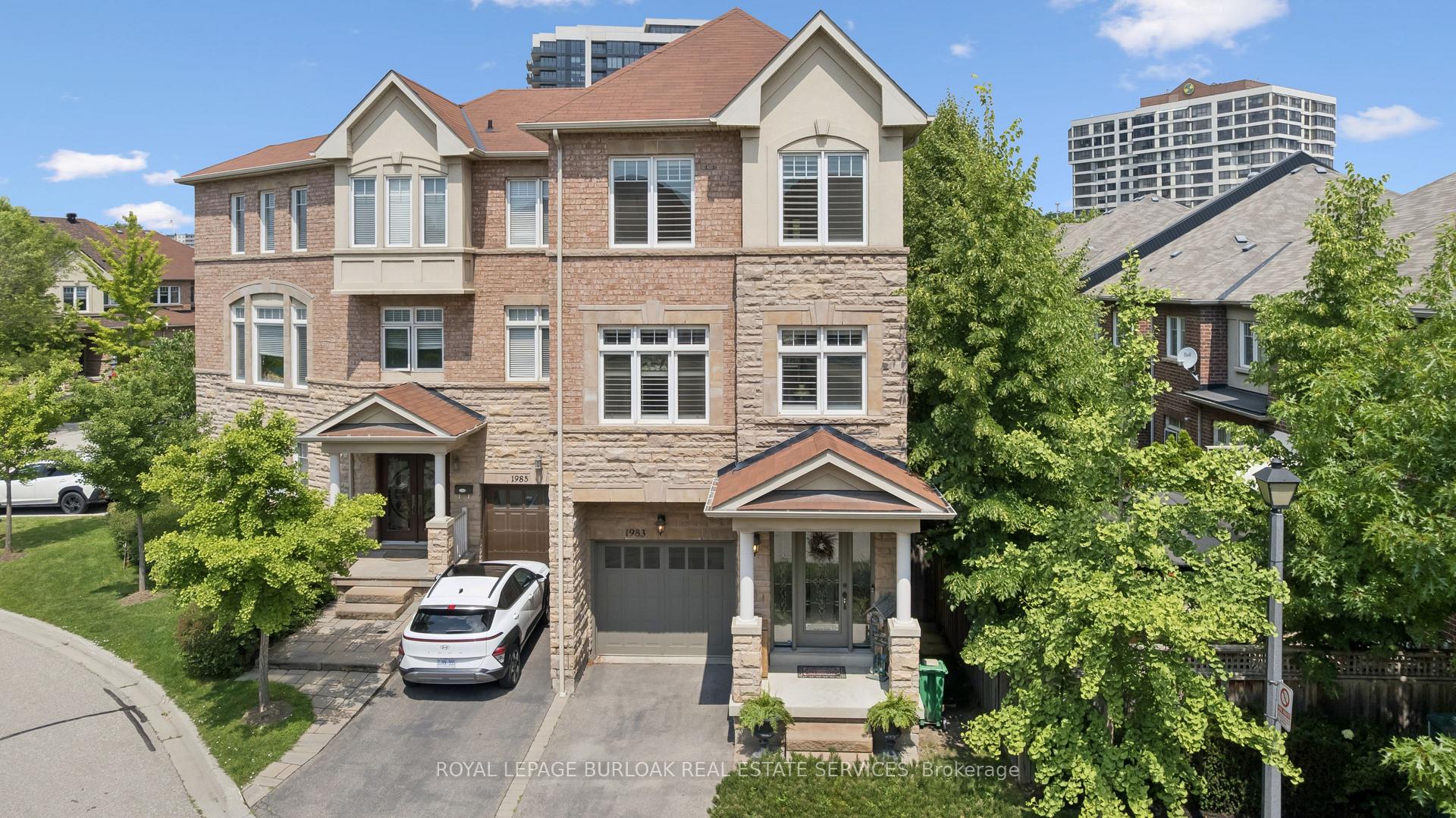 Photo 3 of 1983 Rackus Crescent, Mississauga, Clarkson — HOMEH