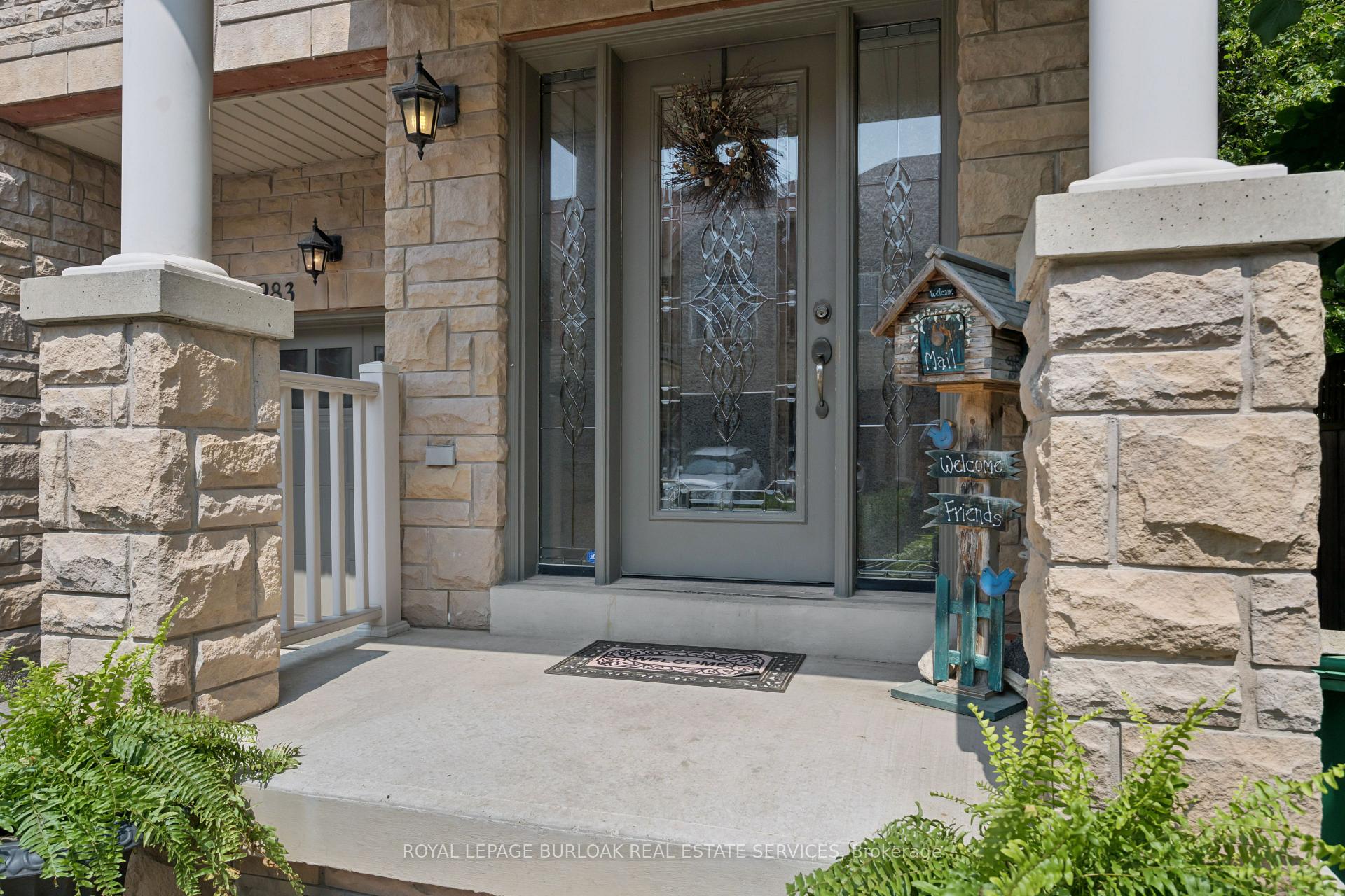 Photo 5 of 1983 Rackus Crescent, Mississauga, Clarkson — HOMEH