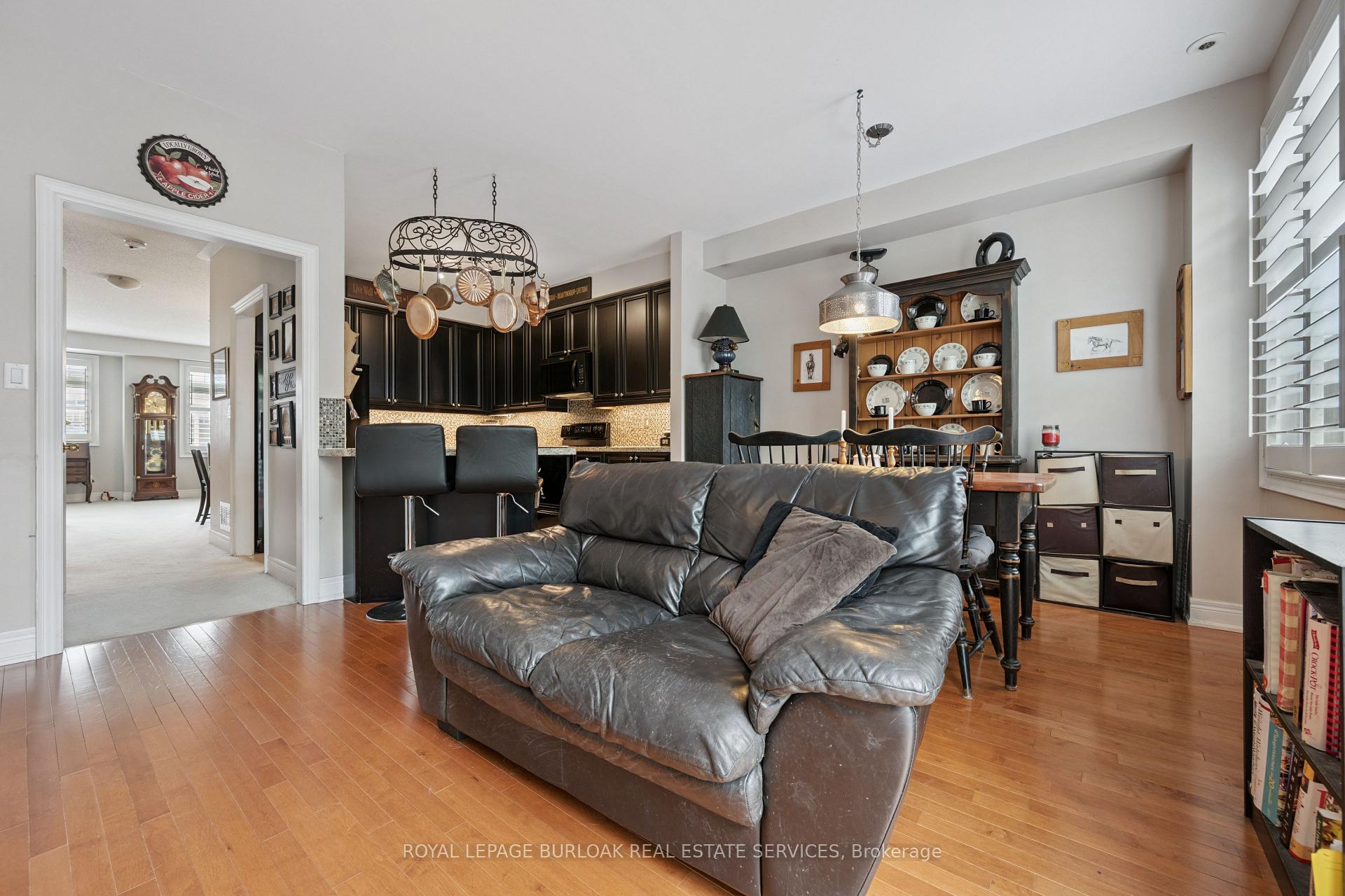Photo 13 of 1983 Rackus Crescent, Mississauga, Clarkson — HOMEH