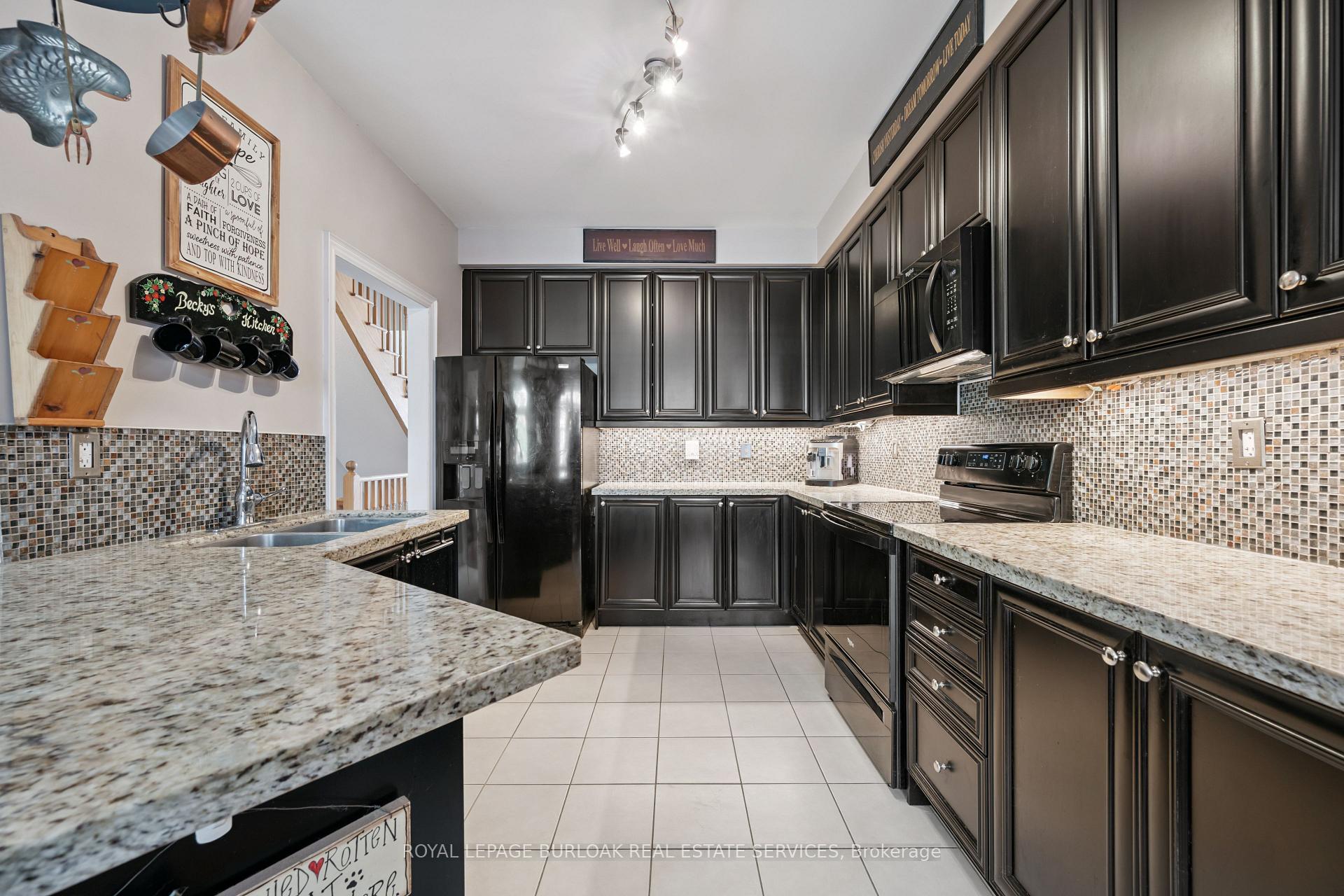 Photo 18 of 1983 Rackus Crescent, Mississauga, Clarkson — HOMEH